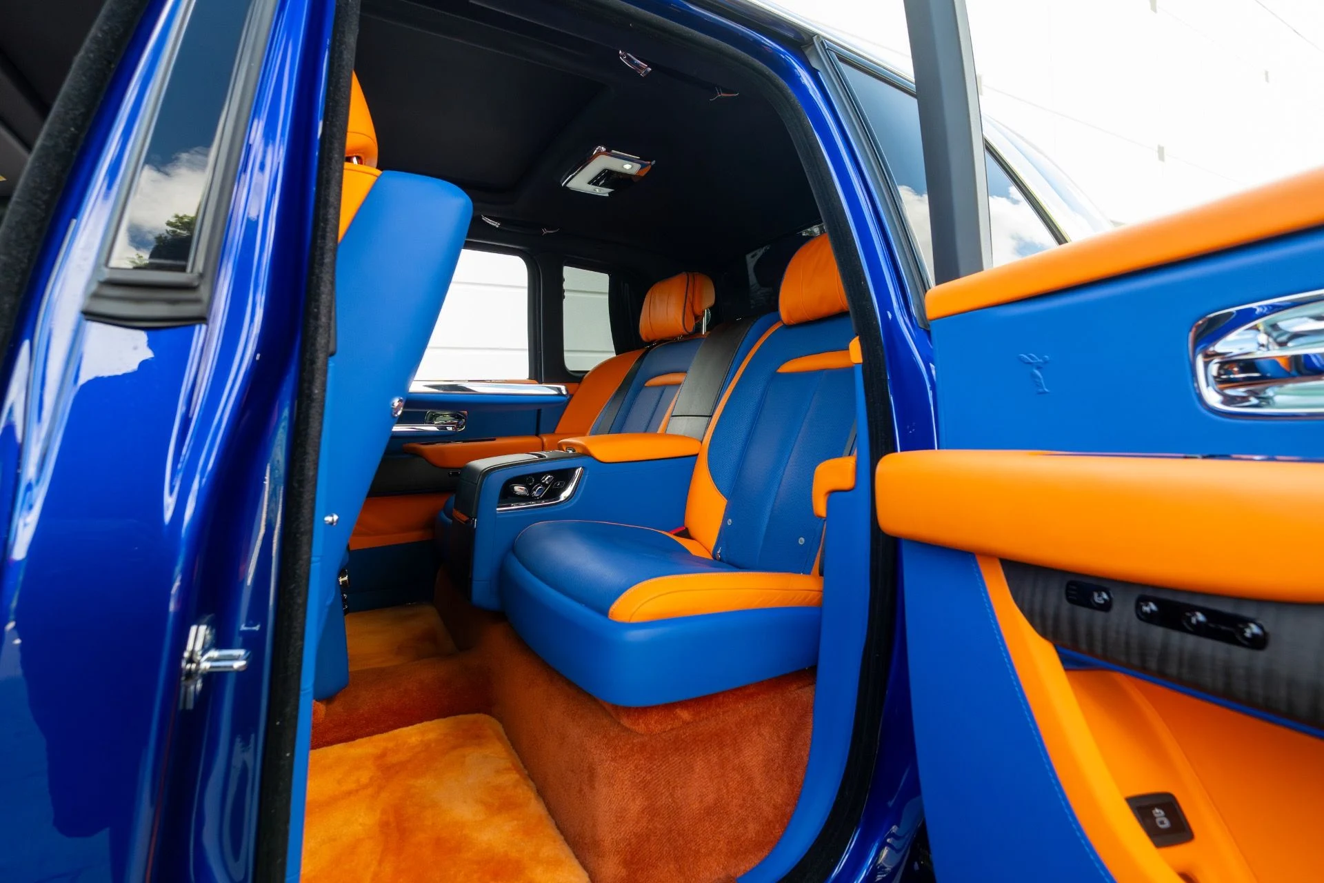 mph006_4042405833_Used_2019_Rolls_Royce_Cullinan_1764189669_06d988db33