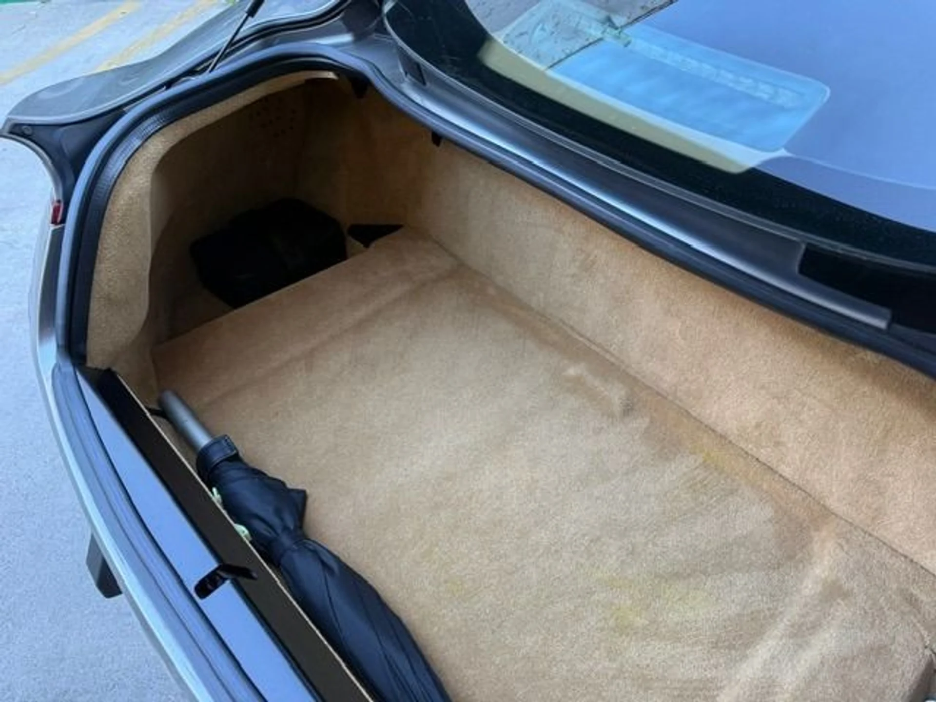 mph006_4042633622_Used_2016_Aston_Martin_Vanquish_1764027582_afee61e140