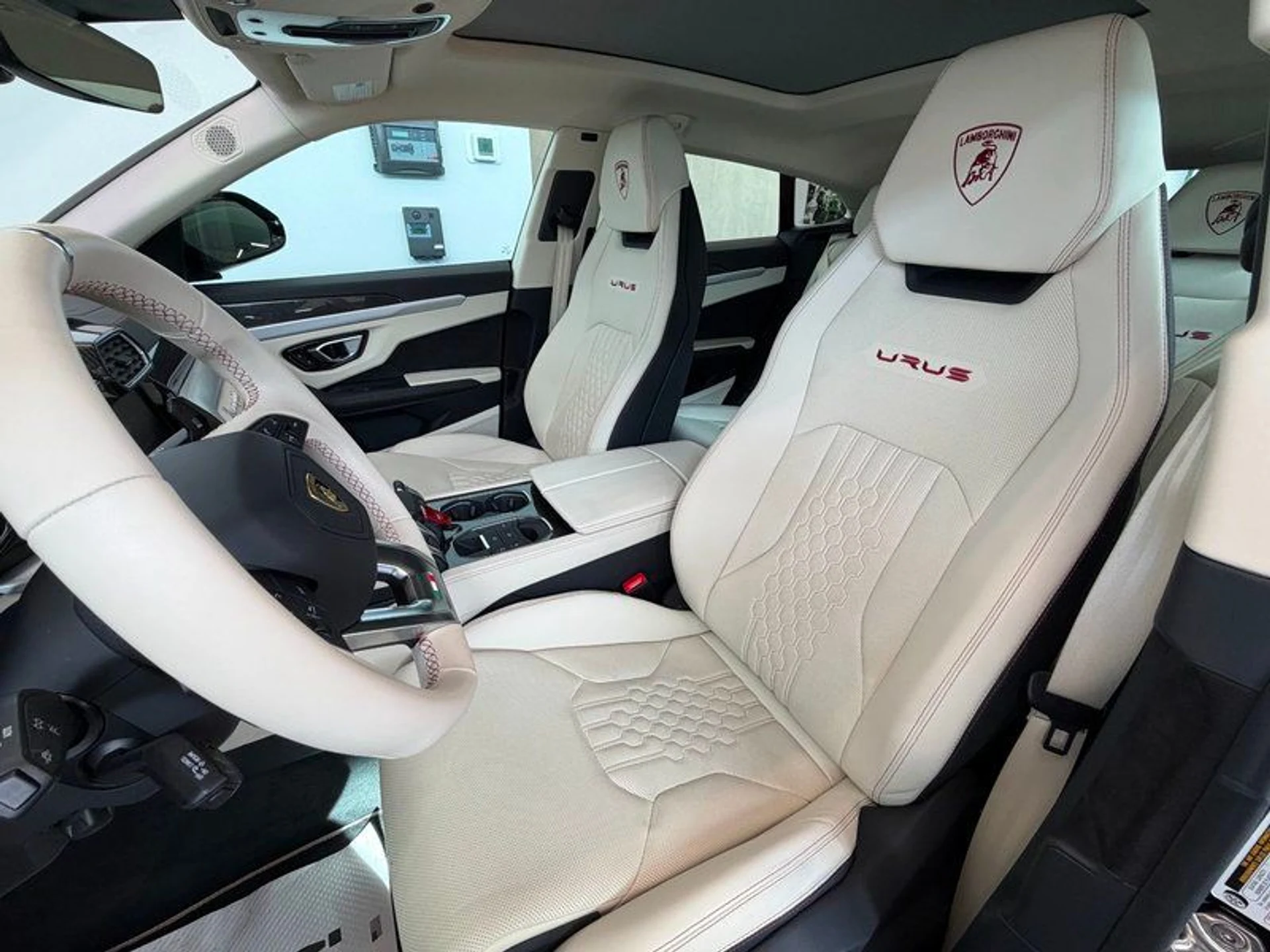 mph006_405299585_38088914_00454_2024_lamborghini_urus_007_4743904442