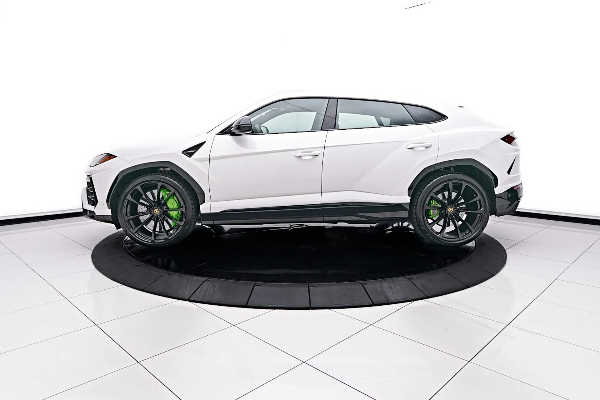 mph006_405425255_Used_2022_Lamborghini_Urus_Pearl_Capsule_1743896644_0bf32f3492
