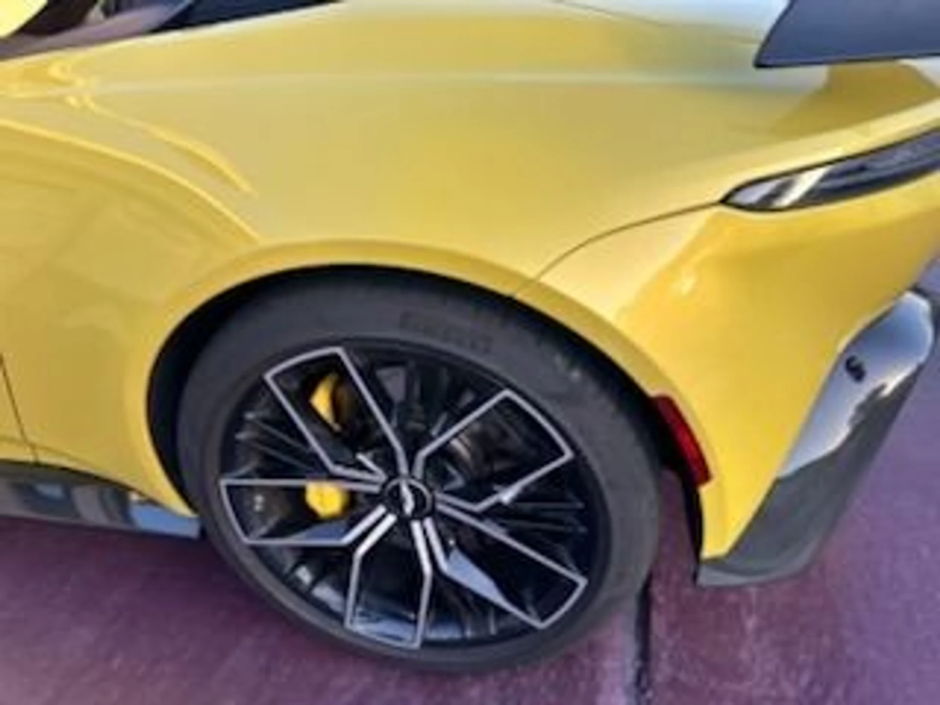 mph006_4074217849_Used_2021_Aston_Martin_Vantage_1759360306_eefa8e5a98