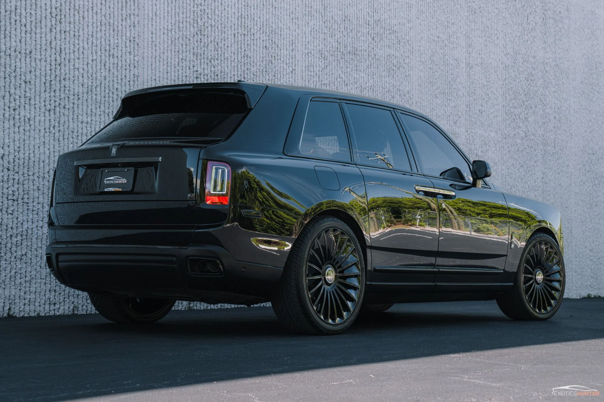 mph006_4075467217_Used_2020_Rolls_Royce_Black_Badge_Cullinan_w_Starlight_Rear_Picnic_Seating_on_Forged_Wheels_1756241071_f3575b7841