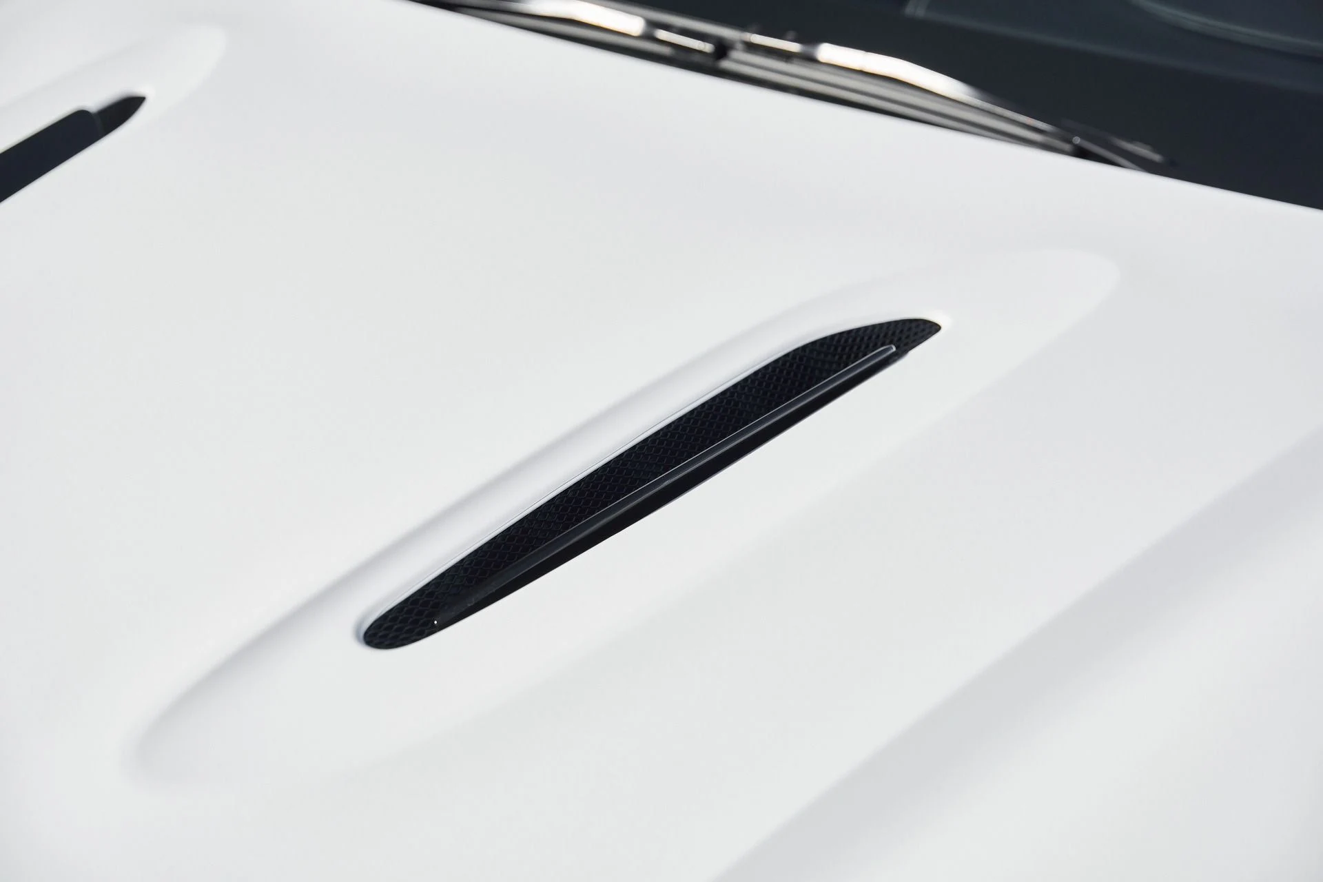 mph006_4076056613_Used_2025_Aston_Martin_DBX_707_1767063139_d0be3d8369