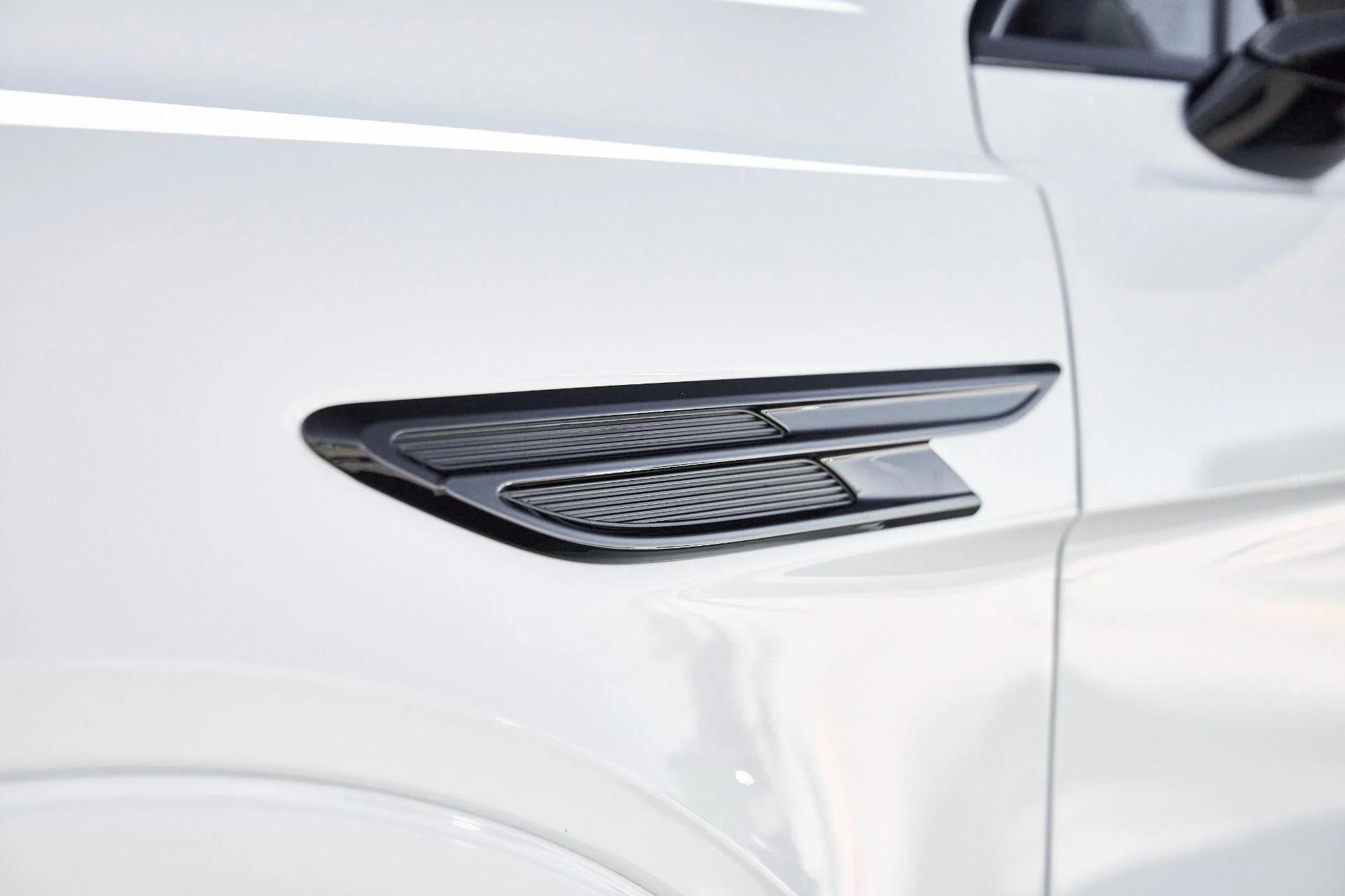 mph006_4076281281_Used_2024_Bentley_Bentayga_Hybrid_S_1759985924_4ae81cf2fa