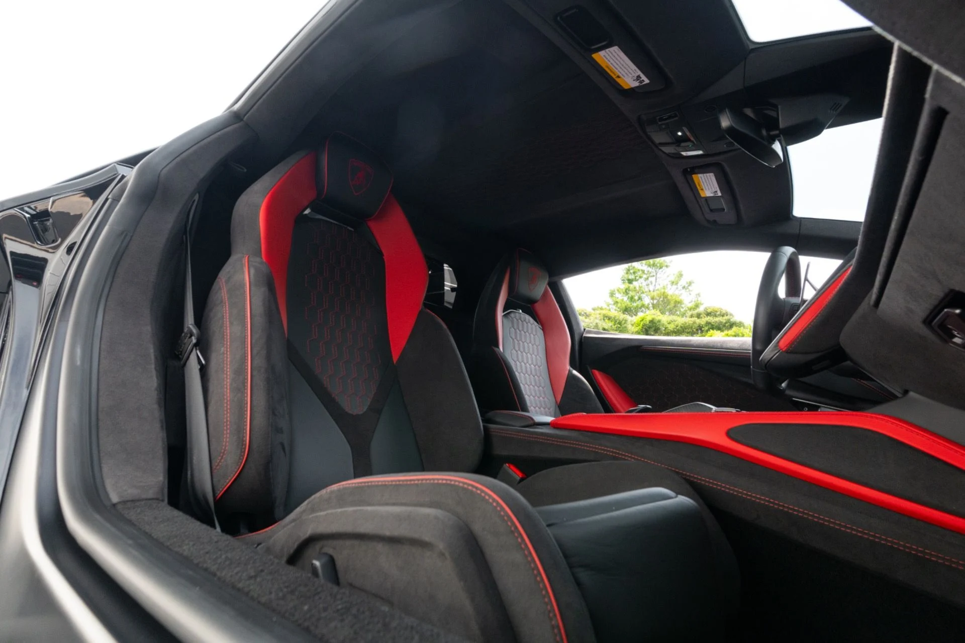 mph006_4085292735_Used_2024_Lamborghini_Revuelto_1778880537_2334b26c3e