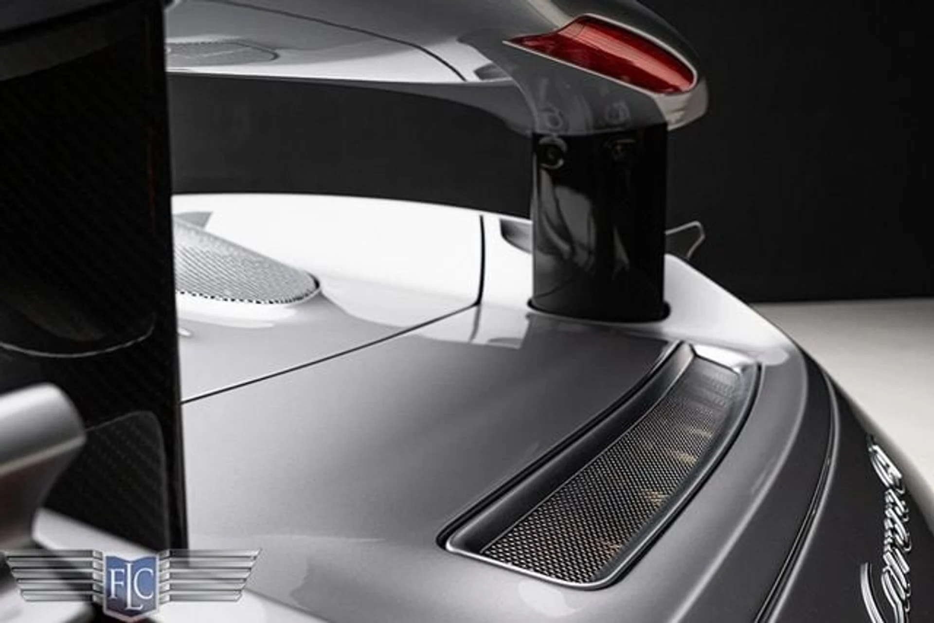 mph006_408818071_used_2005_porsche_carrera_gt_2drcarrera_9689_23058550_11_640_2431315452