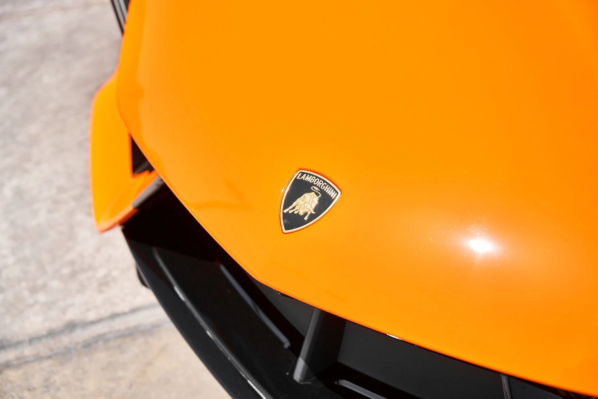 mph006_413853795_Used_2024_Lamborghini_Revuelto_Base_1777394259_3511361051