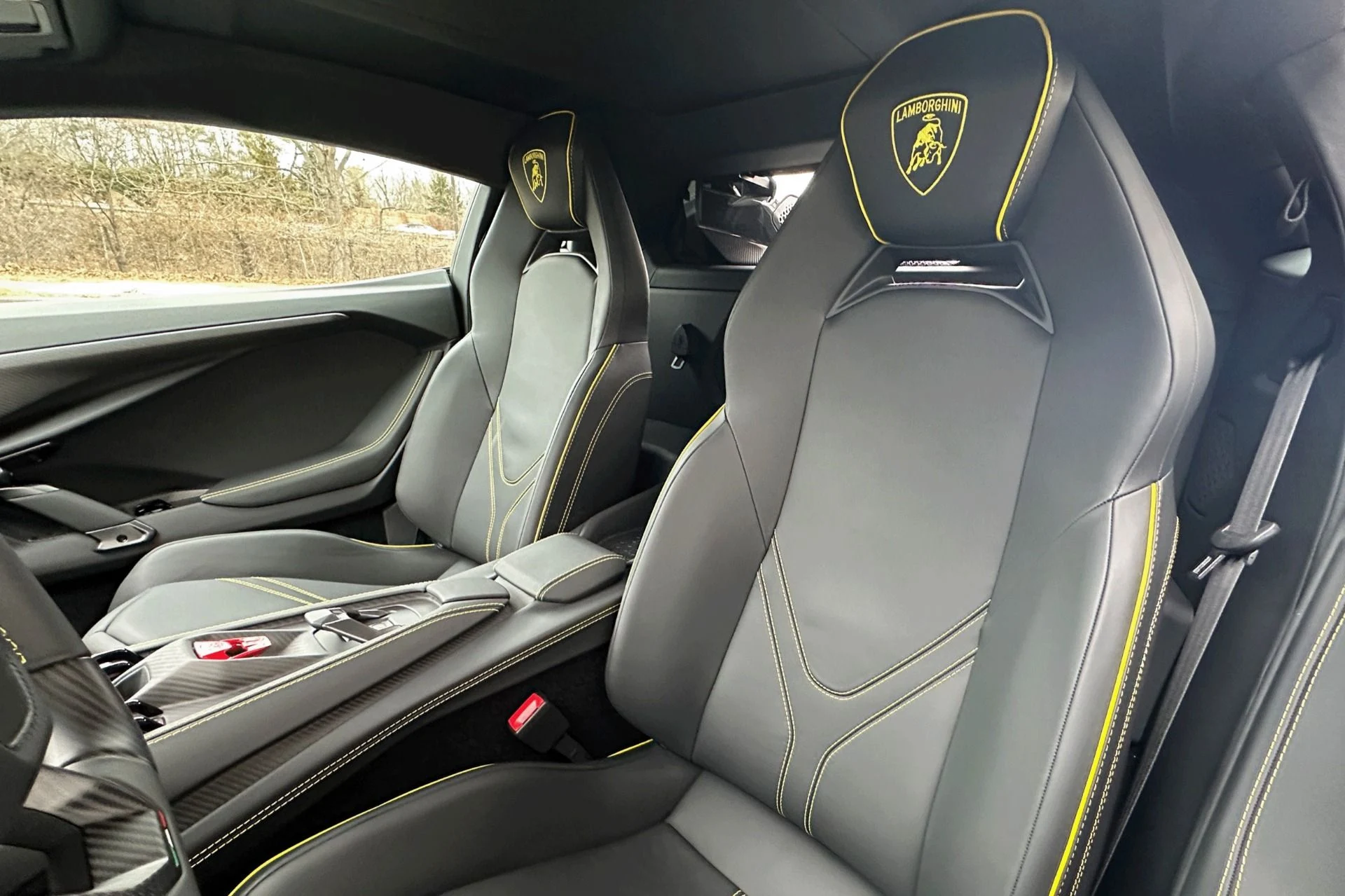 mph006_4139579766_Used_2025_Lamborghini_Revuelto_1769640696_7e543b199e