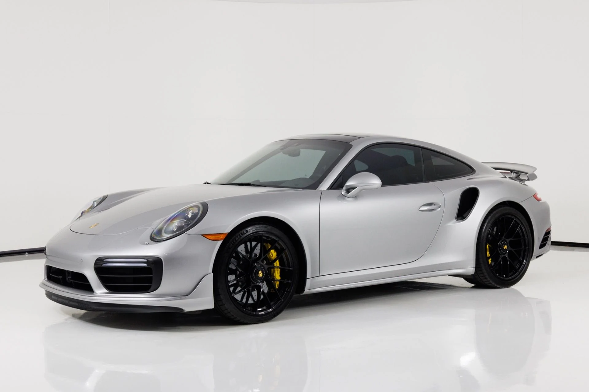 mph006_4140478501_Used_2017_Porsche_911_Turbo_S_1782938054_013aa75475