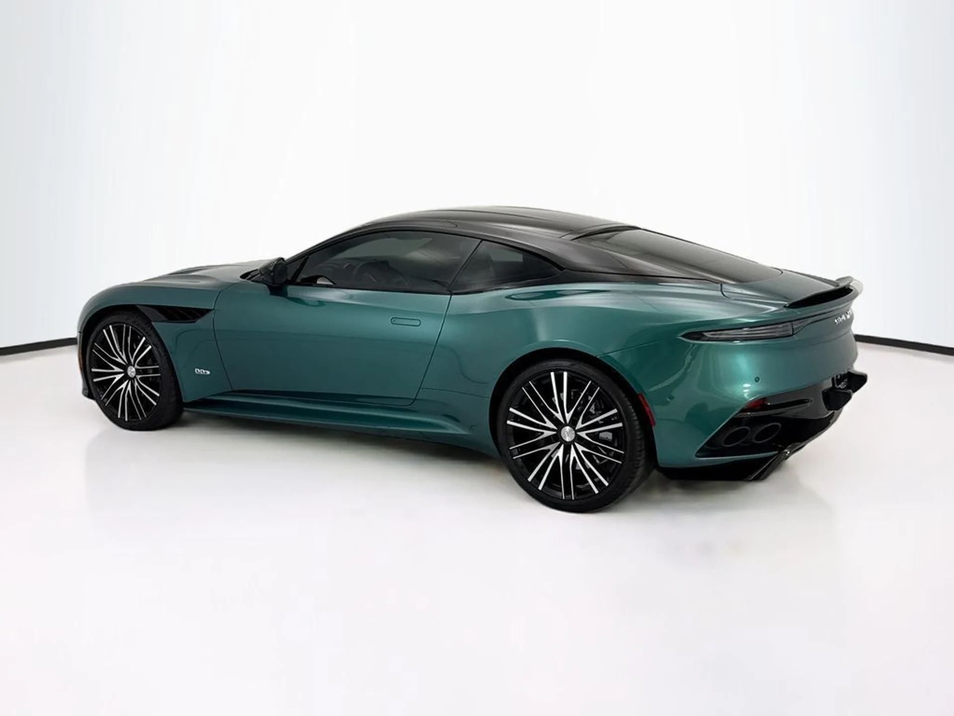 mph006_4146925746_used_2023_aston_martin_dbs_thisisaconsignmentcar_8119_23033488_7_1024_35d64eff4c