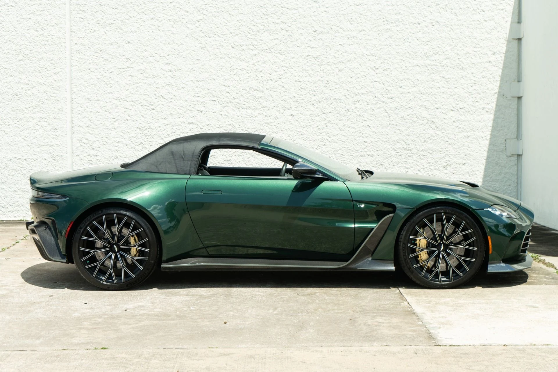 mph006_4153327313_Used_2023_Aston_Martin_Vantage_V12_1778619446_c9815874d8