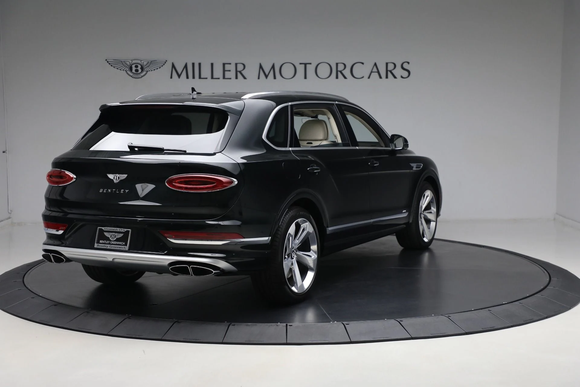 mph006_4155160809_Used_2024_Bentley_Bentayga_EWB_Azure_V8_f43ce59b6a