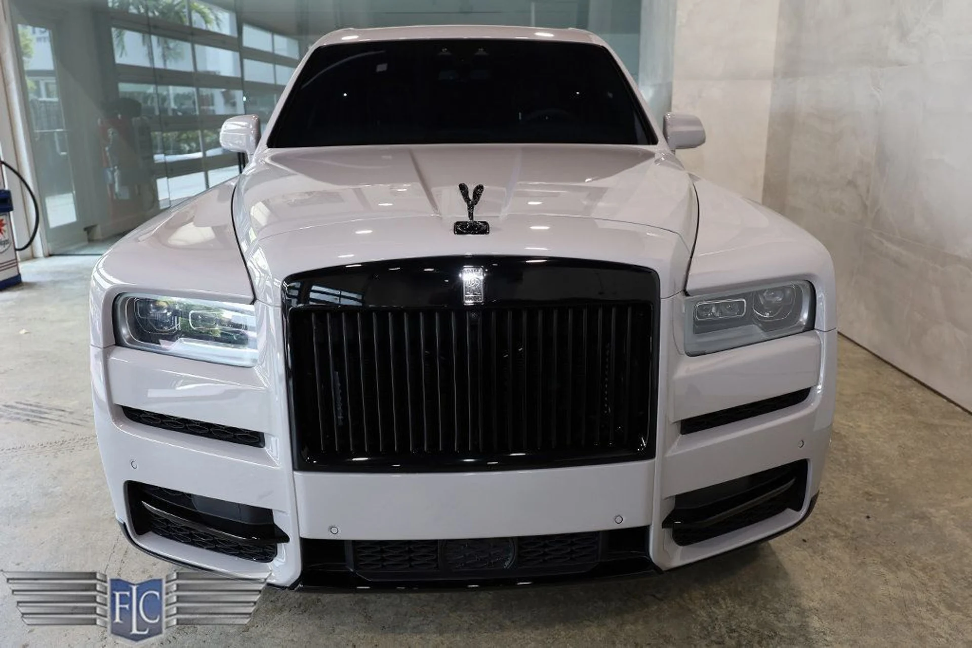 mph006_416133912_used_2024_rolls_royce_cullinan_blackbadgesportutility_9689_22957854_7_1024_fcaec38ee5