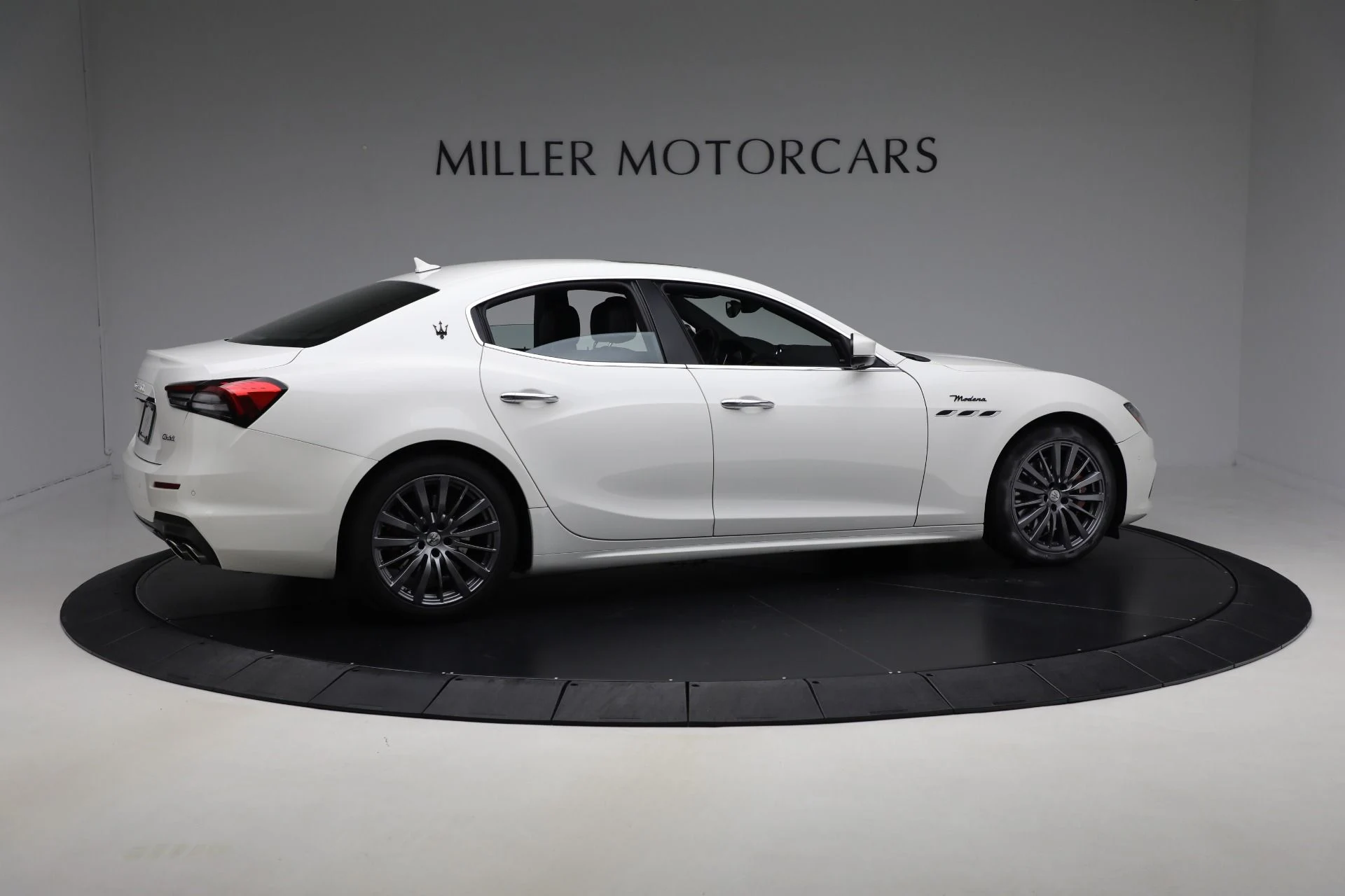 mph006_4174251176_Used_2022_Maserati_Ghibli_Modena_Q4_5ae9a8a939