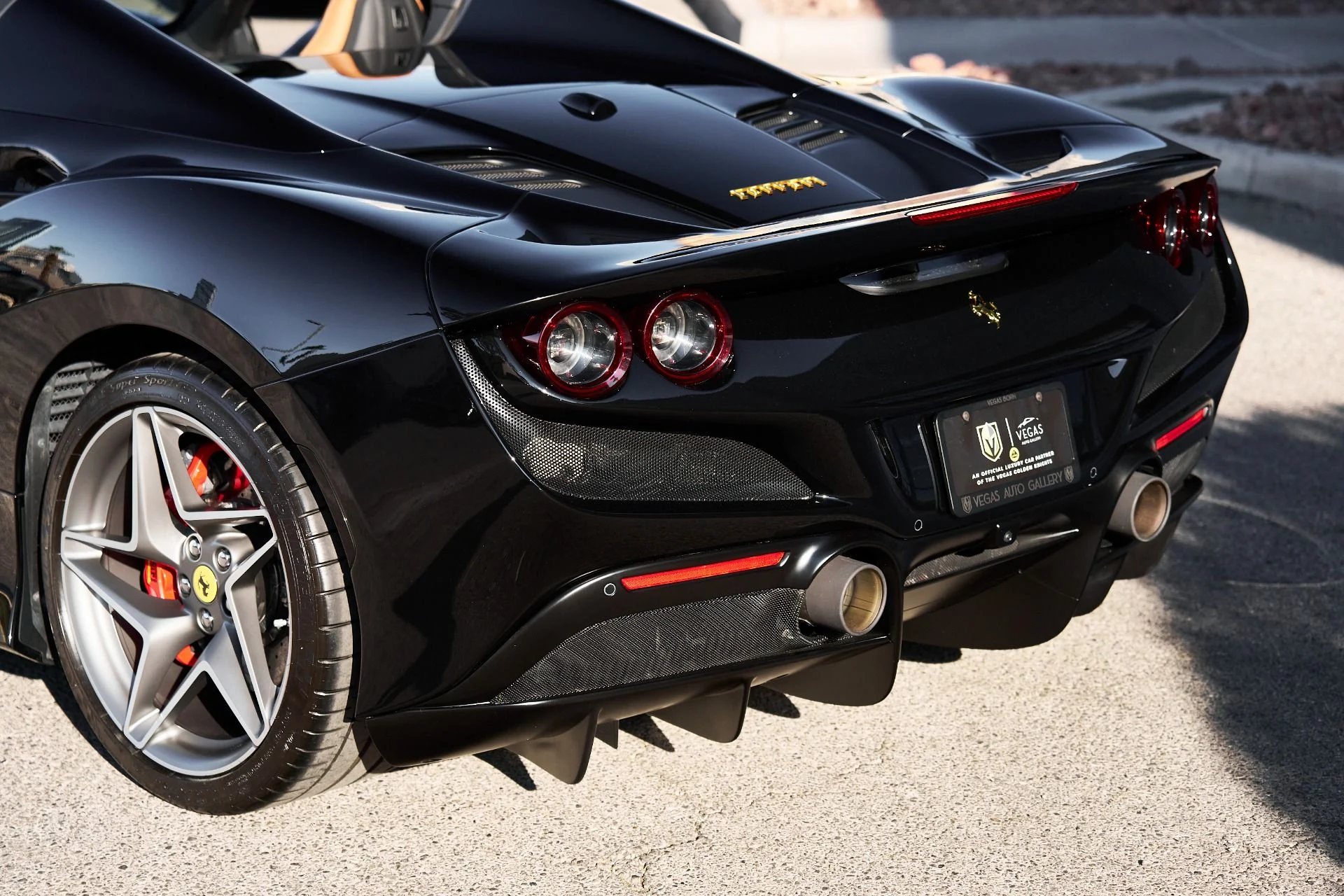 mph006_4181443168_Used_2022_Ferrari_F8_Spider_Base_1757638609_f3ec529210