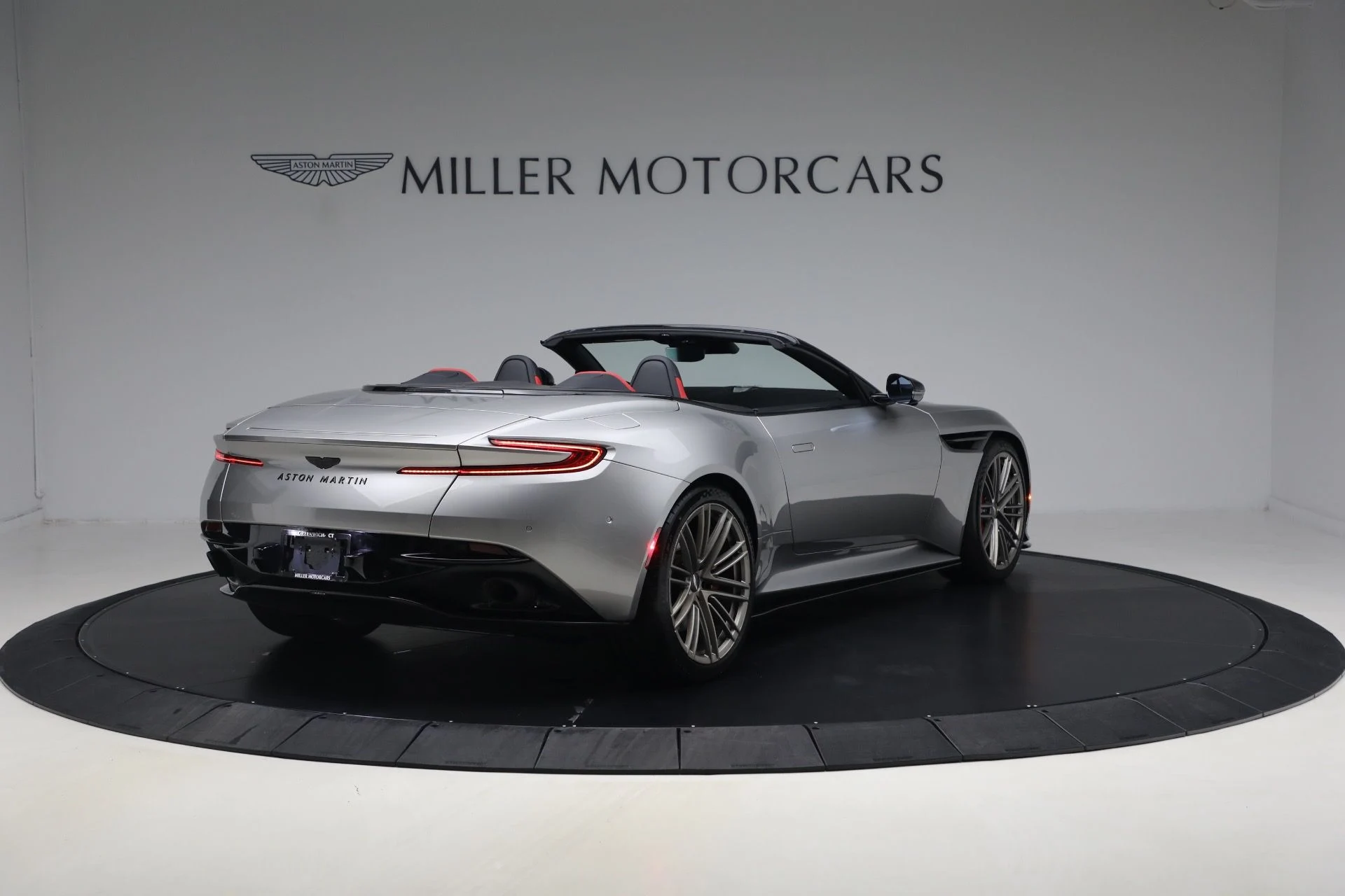 mph006_4181501292_Used_2024_Aston_Martin_DB_12_Volante_1789831142_4cb64415ef