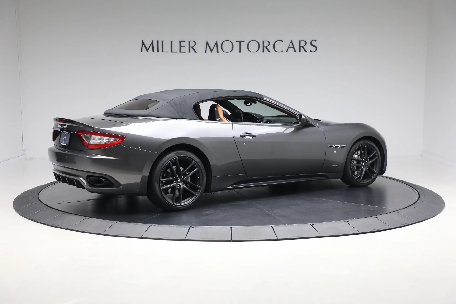mph006_4182811205_Used_2015_Maserati_Gran_Turismo_6507b1b1d8