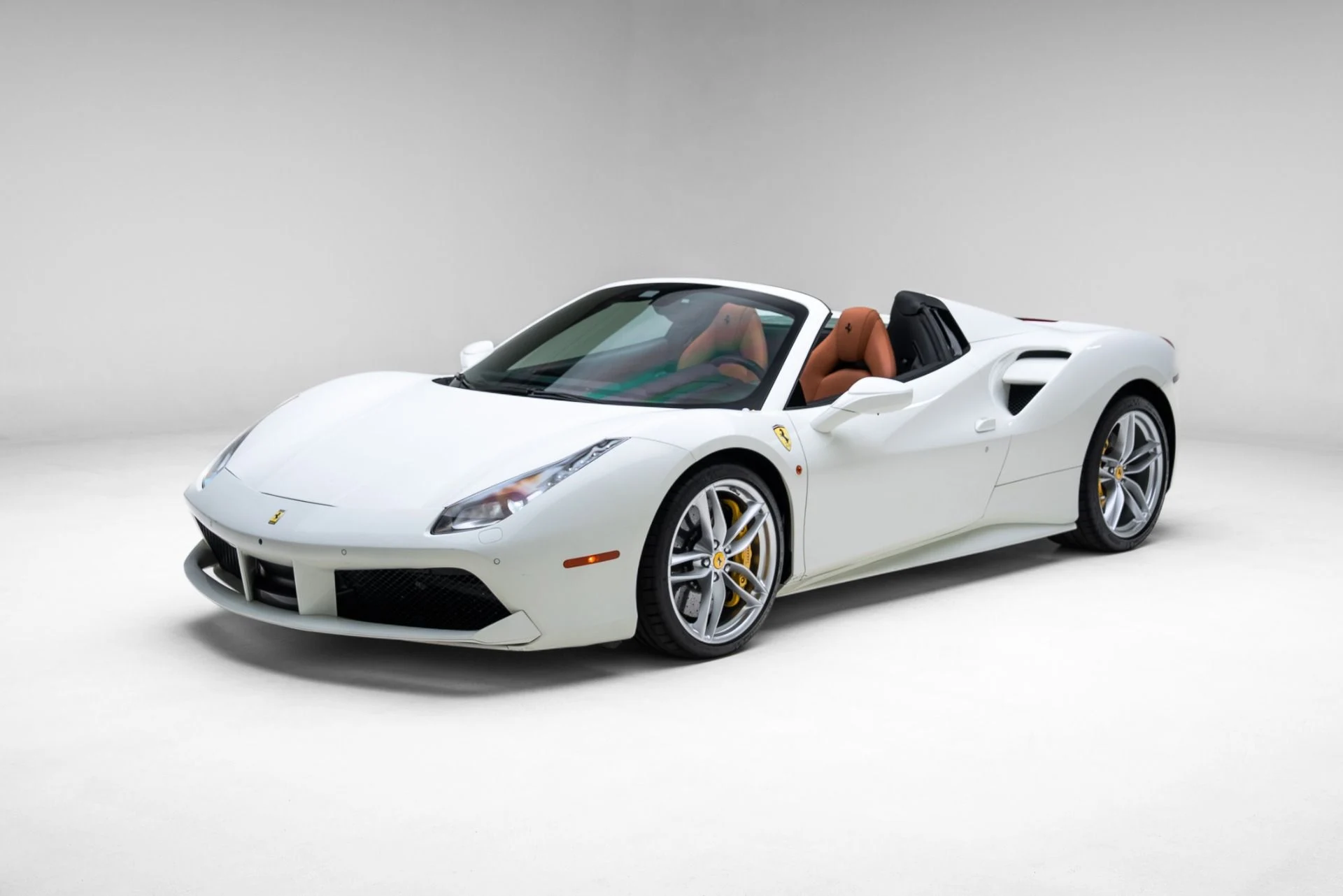 mph006_4185843919_Used_2018_Ferrari_488_Spider_1774383951_7edae8baa9