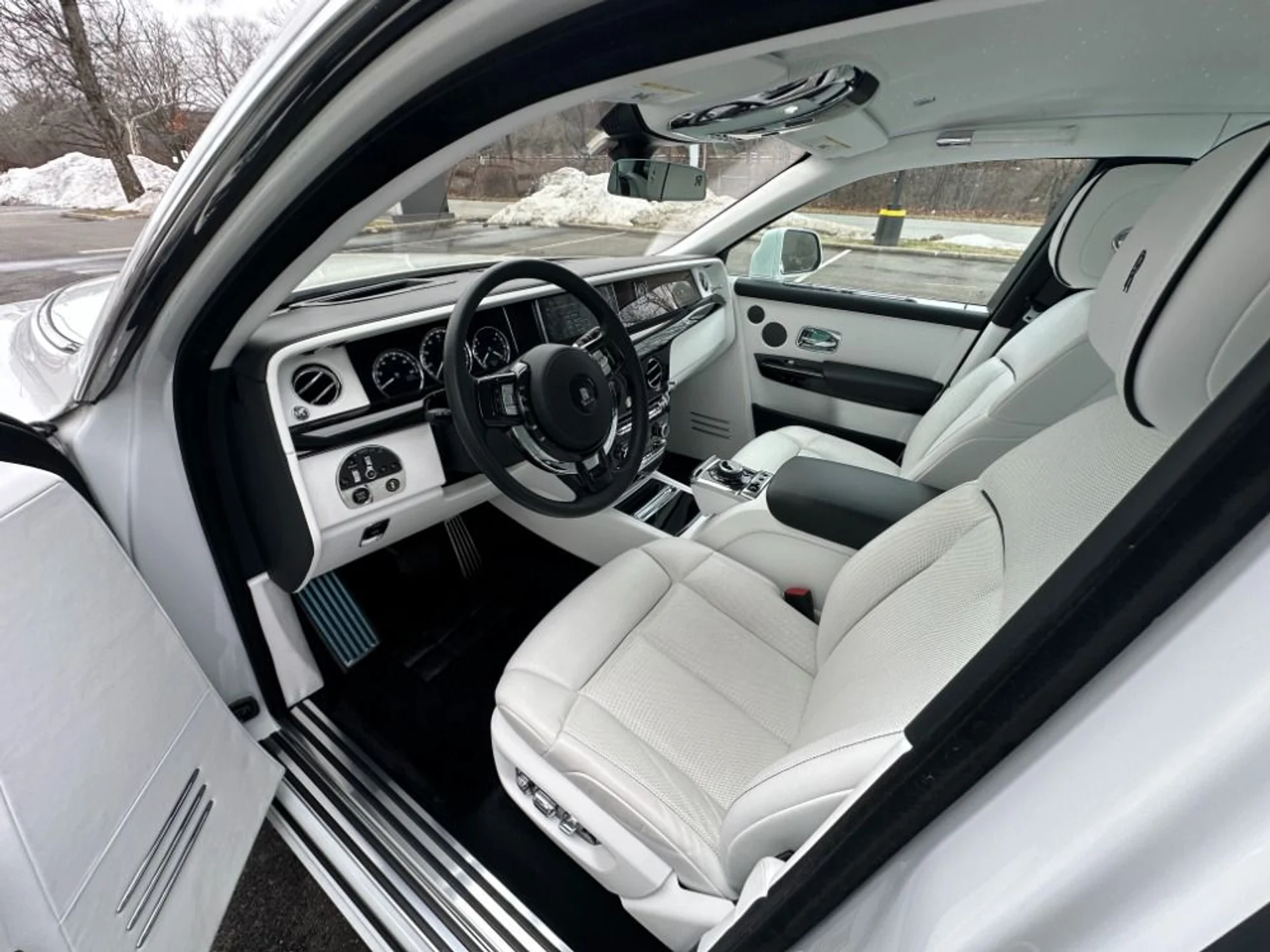 mph006_4187282178_Used_2022_Rolls_Royce_Phantom_1773436160_531565bf9a