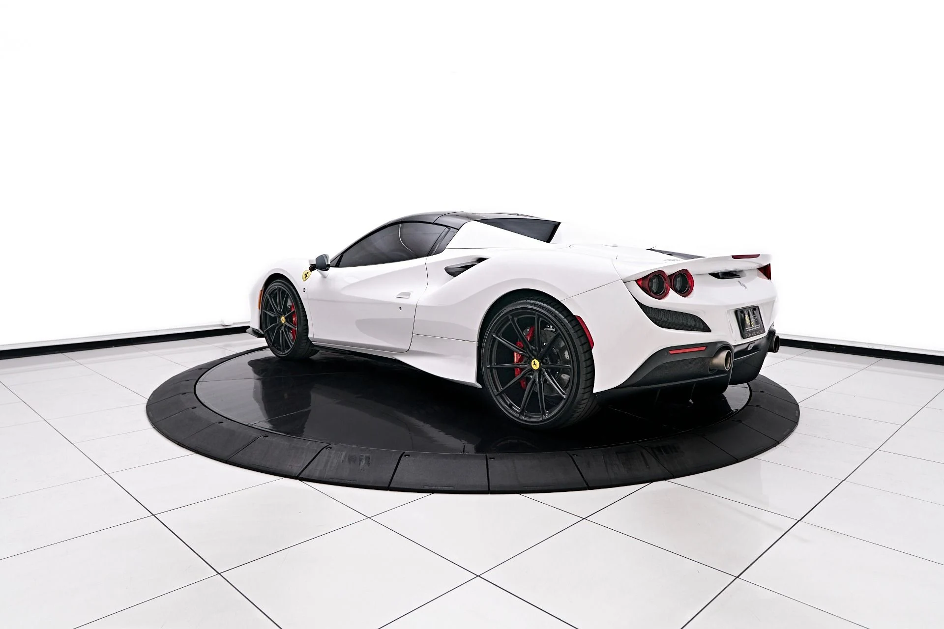 mph006_4194879774_Used_2023_Ferrari_F8_Spider_Base_1753926765_6cda8e7f6a