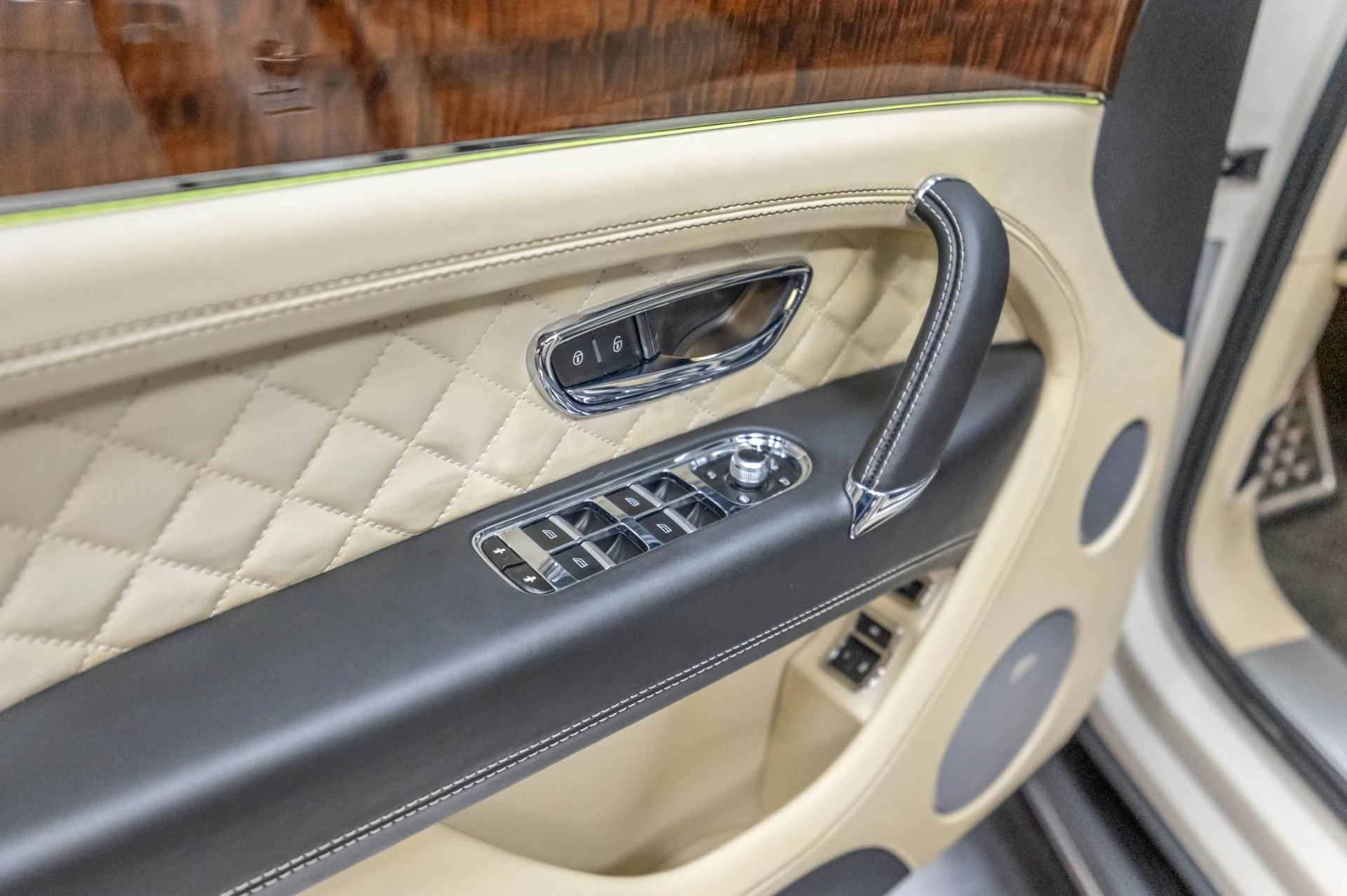 mph006_4195686927_Used_2017_Bentley_Bentayga_W12_1787159716_9574efe8f1