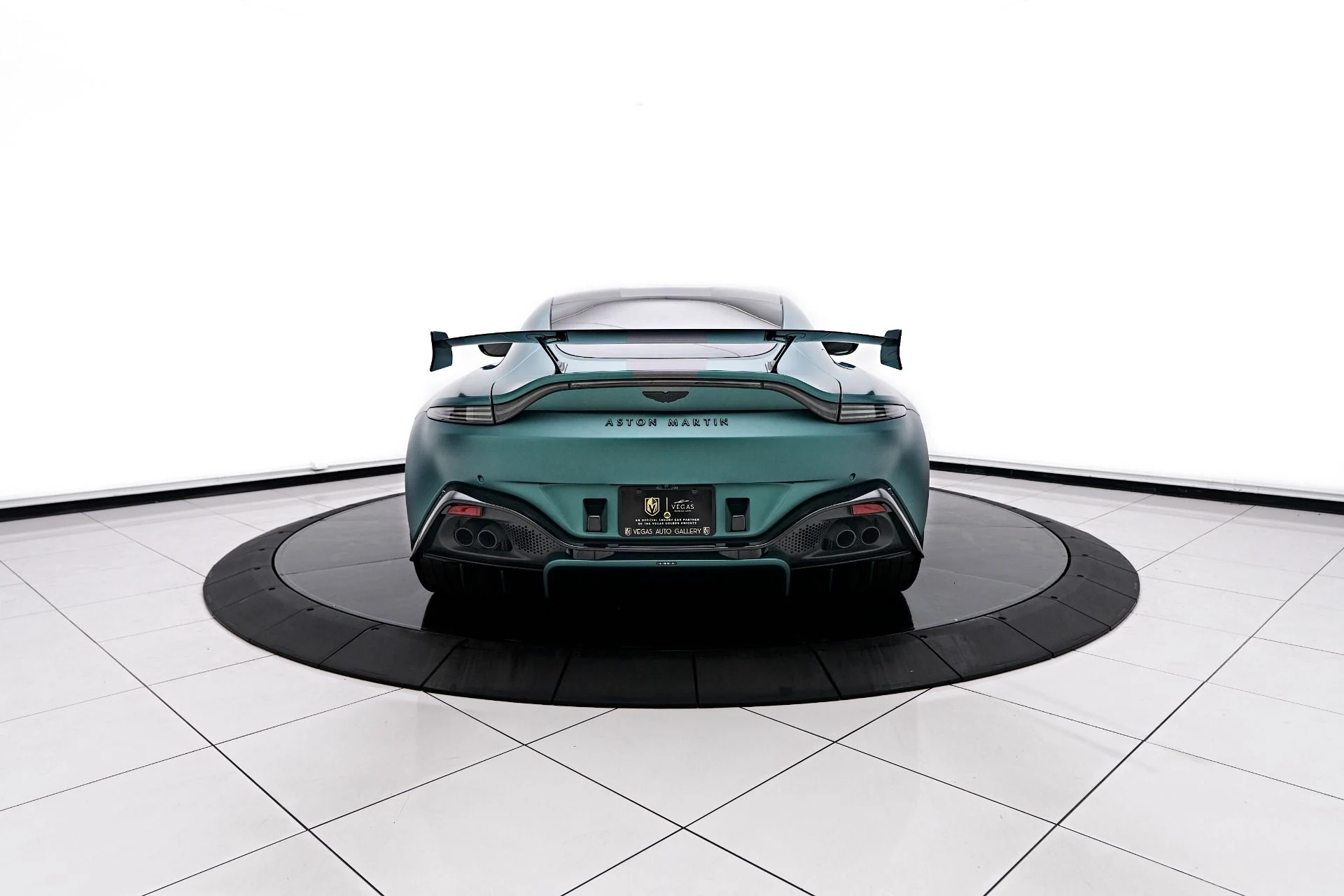 mph006_41983591_Used_2022_Aston_Martin_Vantage_F1_Edition_1756259692_6e41bf749c