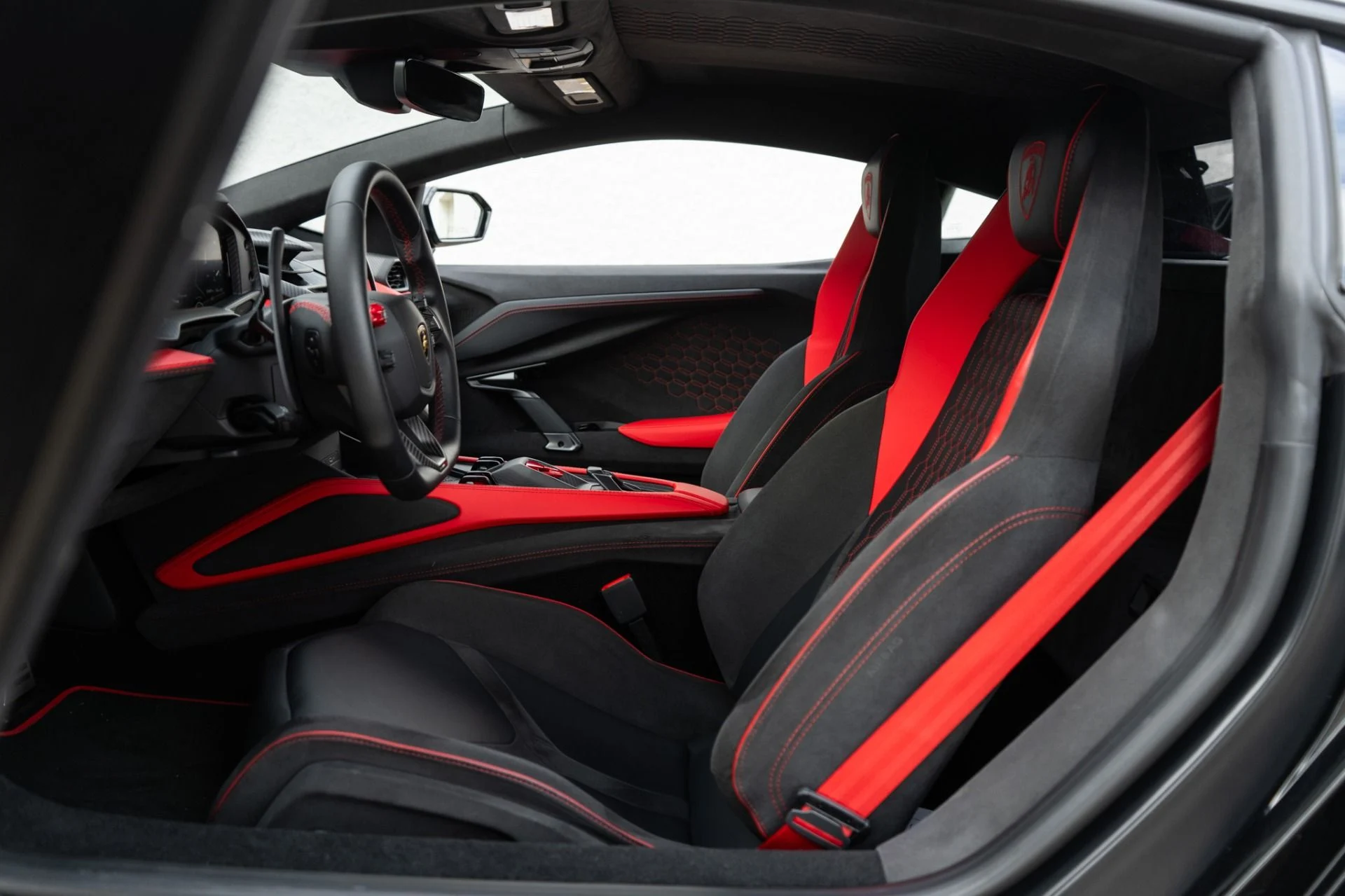 mph006_4201320737_Used_2024_Lamborghini_Revuelto_1766428985_4ba3aed02a