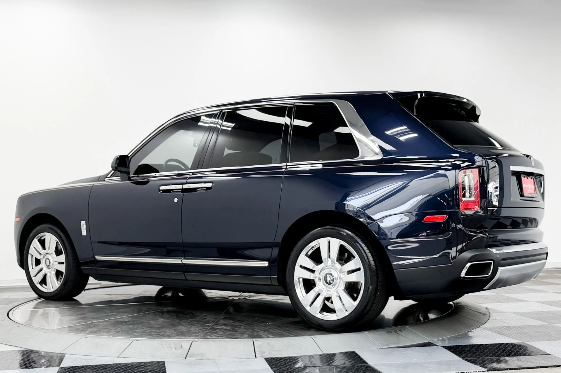 mph006_4216230823_Used_2020_Rolls_Royce_Cullinan_Rear_Theatre_Configuration_Bespoke_Audio_Picnic_Tables_1785529076_a271b14aeb