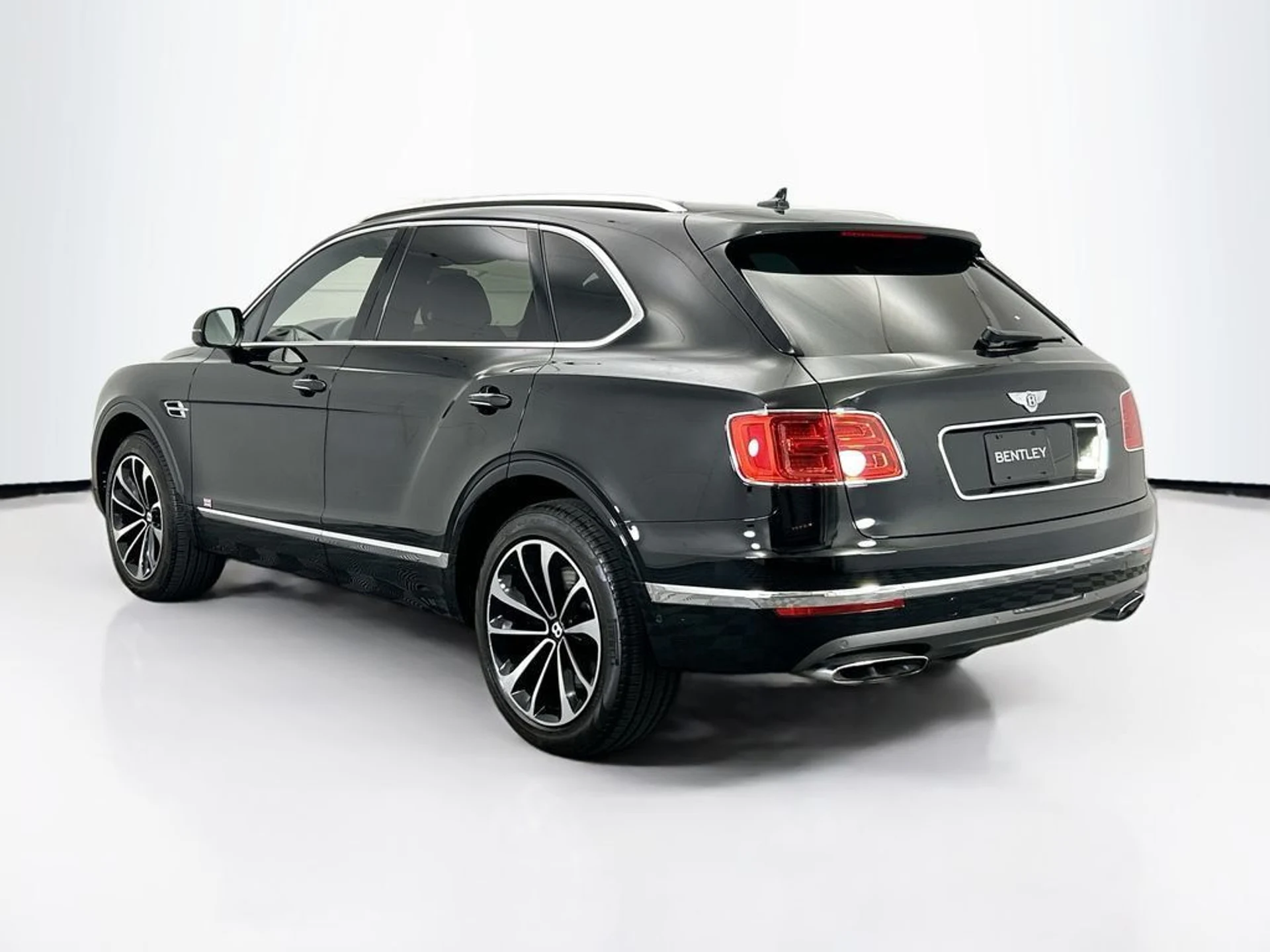 mph006_4223544565_used_2017_bentley_bentayga_w12firsteditionawd_8119_22988932_7_1024_f7fe104a9a