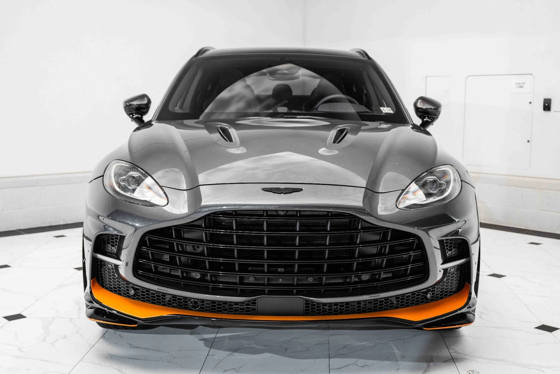 mph006_4227767948_New_2025_Aston_Martin_DBX_707_1724508082_5cbe880458