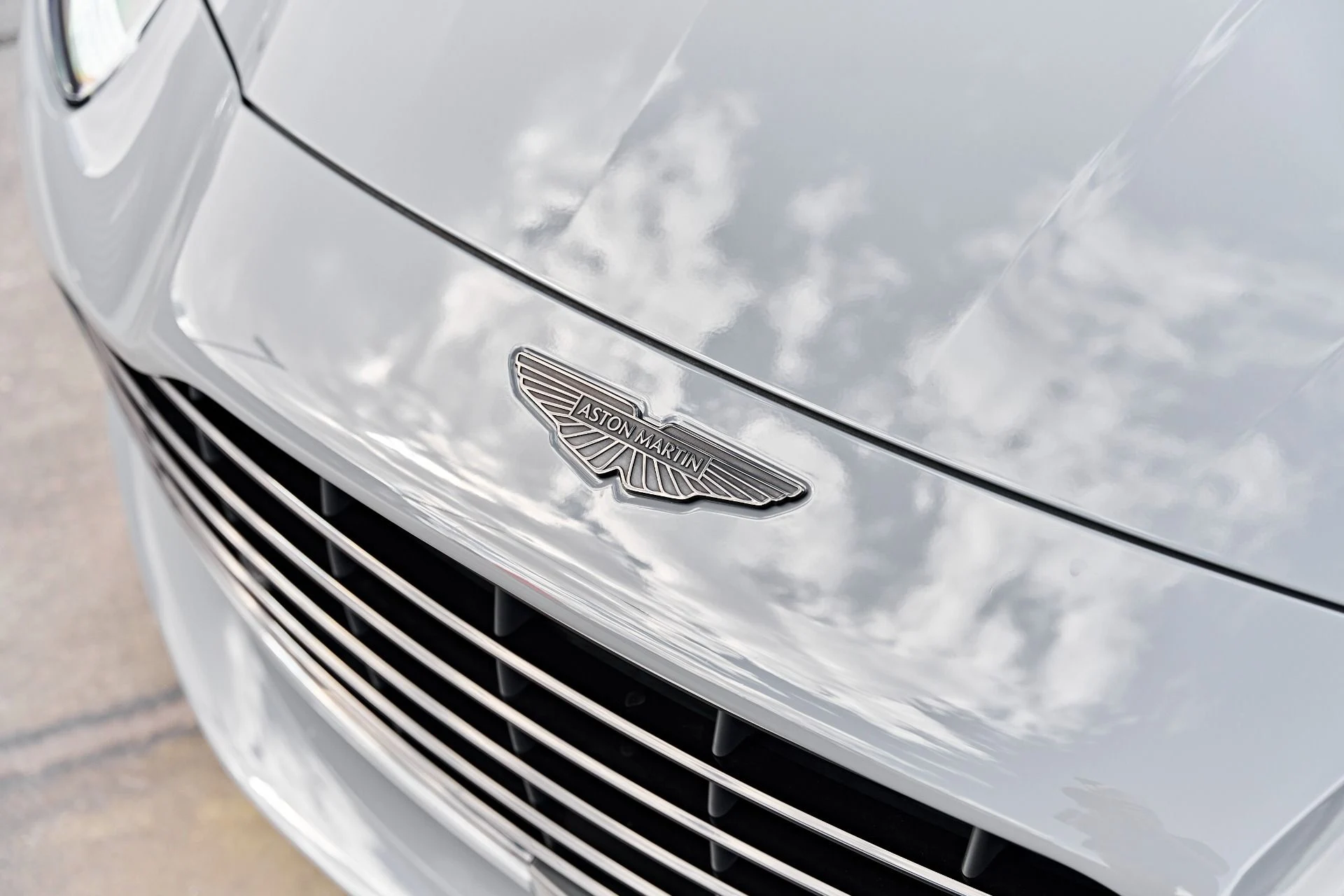 mph006_4238011216_Used_2025_Aston_Martin_DB_12_Volante_1791997197_ac29189069