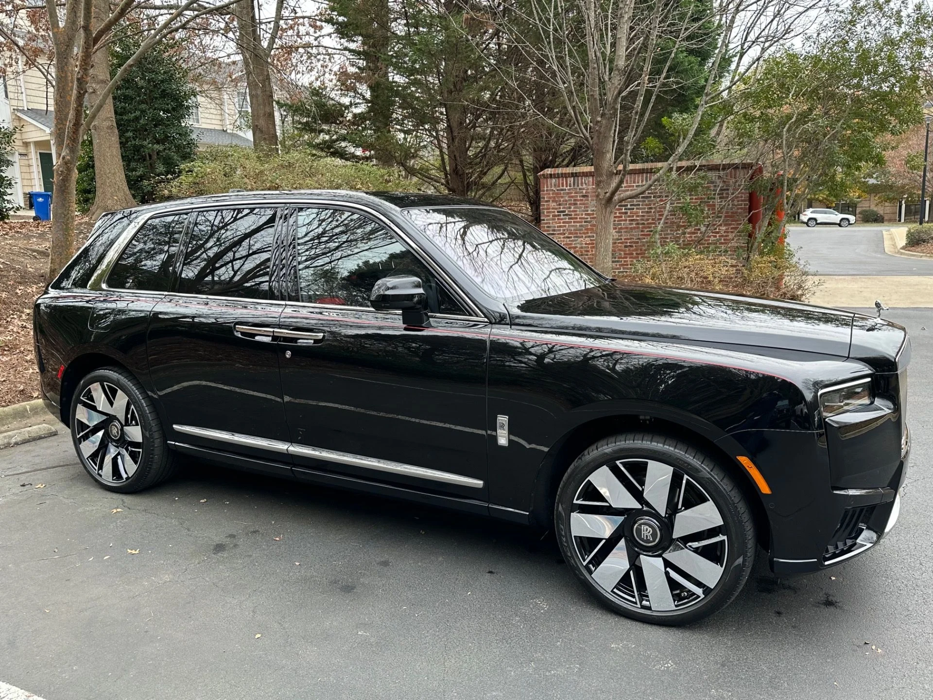 mph006_4242440446_Used_2025_Rolls_Royce_Cullinan_1764879802_aa8340c83d