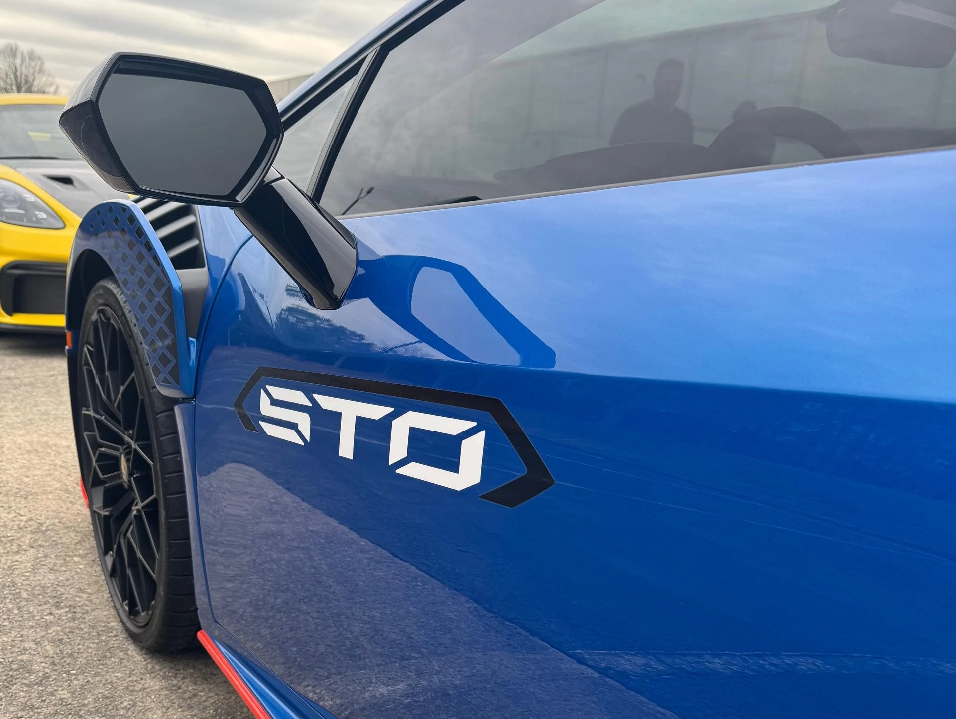 mph006_425393135_Used_2022_Lamborghini_Huracan_STO_1767636479_3cc13277f5