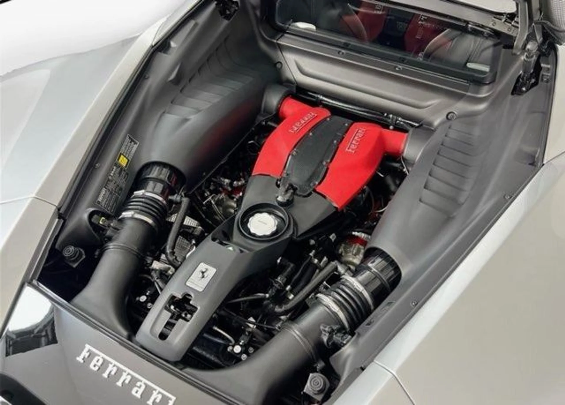 mph006_4258940935_Used_2022_Ferrari_F8_Tributo_1768414751_387c6ee0fe