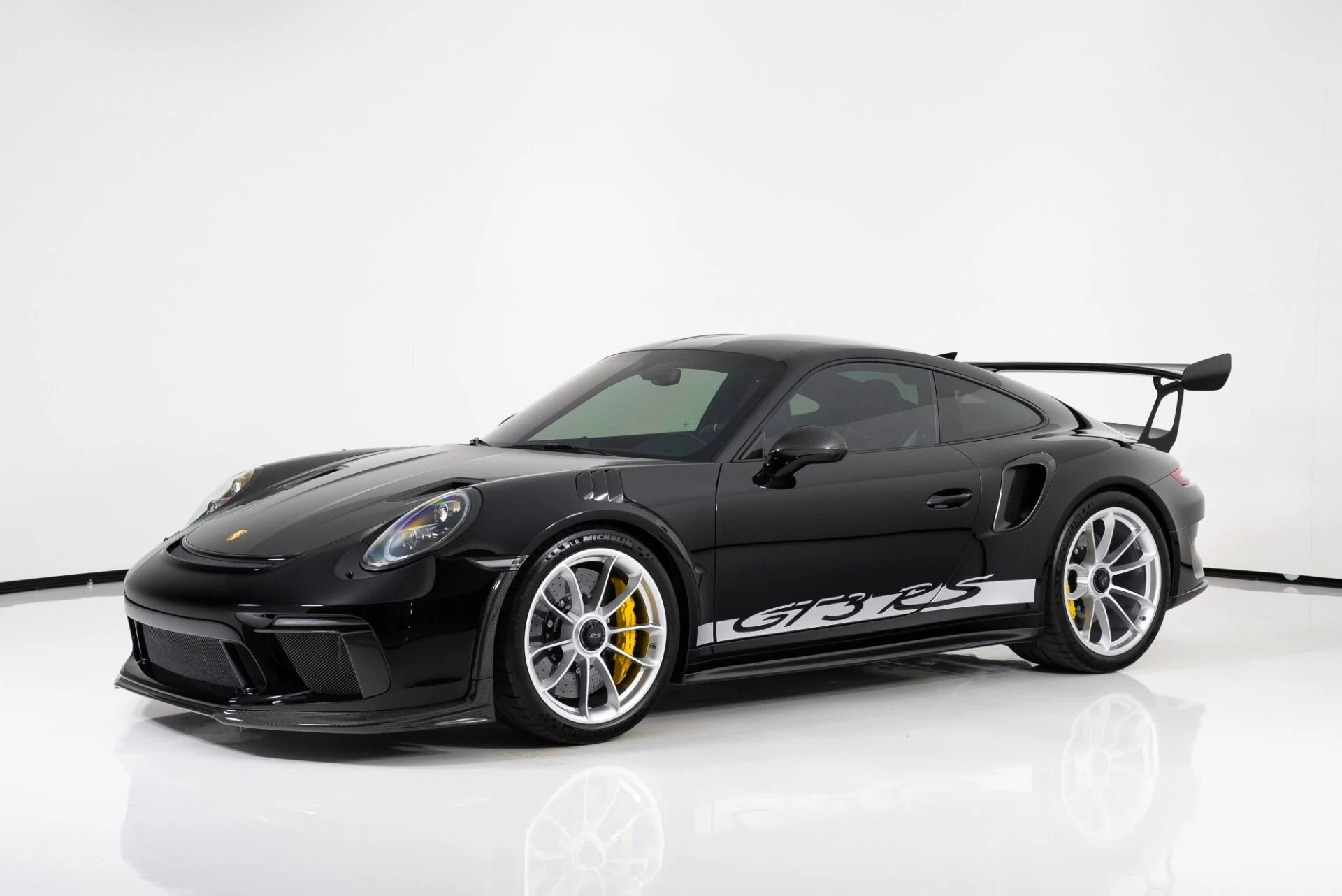 mph006_4286332510_Used_2019_Porsche_911_GT_3_RS_1753749469_5c0a285bcd