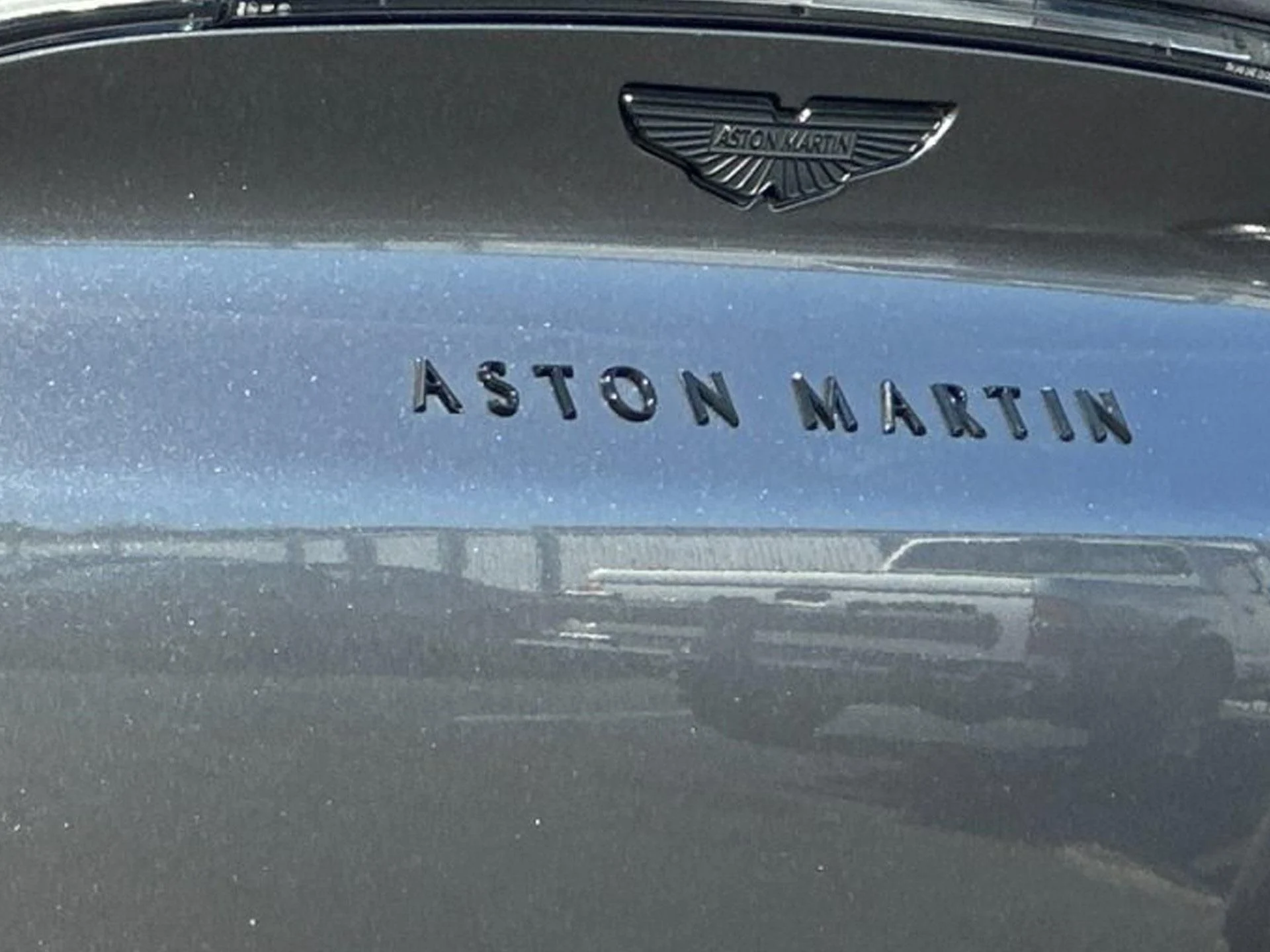 mph006_429467791_New_2025_Aston_Martin_DBX_707_1758896234_2e09e6a157