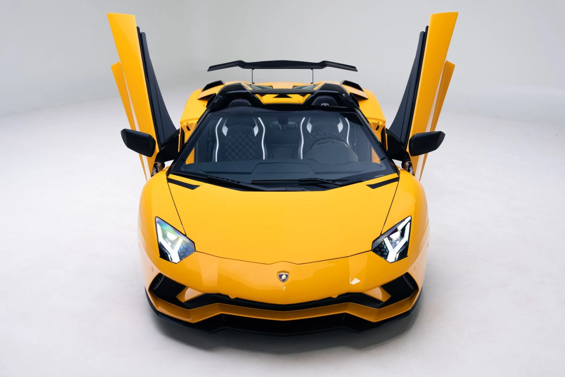 mph006_44542086_Used_2018_Lamborghini_Aventador_Roadster_LP_740_4_S_1767990844_e1b7dfb35c