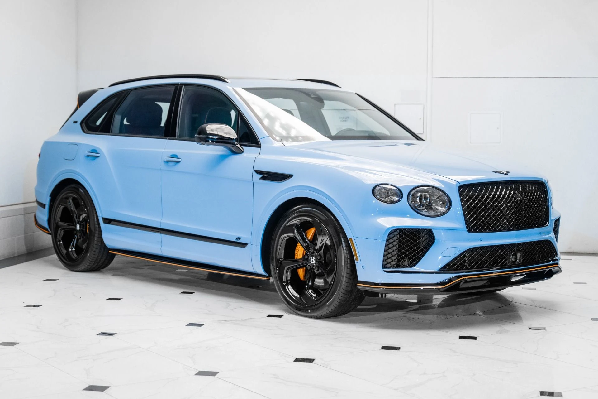 mph006_446028392_New_2025_Bentley_BENTAYGA_V8_S_Black_Edition_1743521696_d01bdb296b