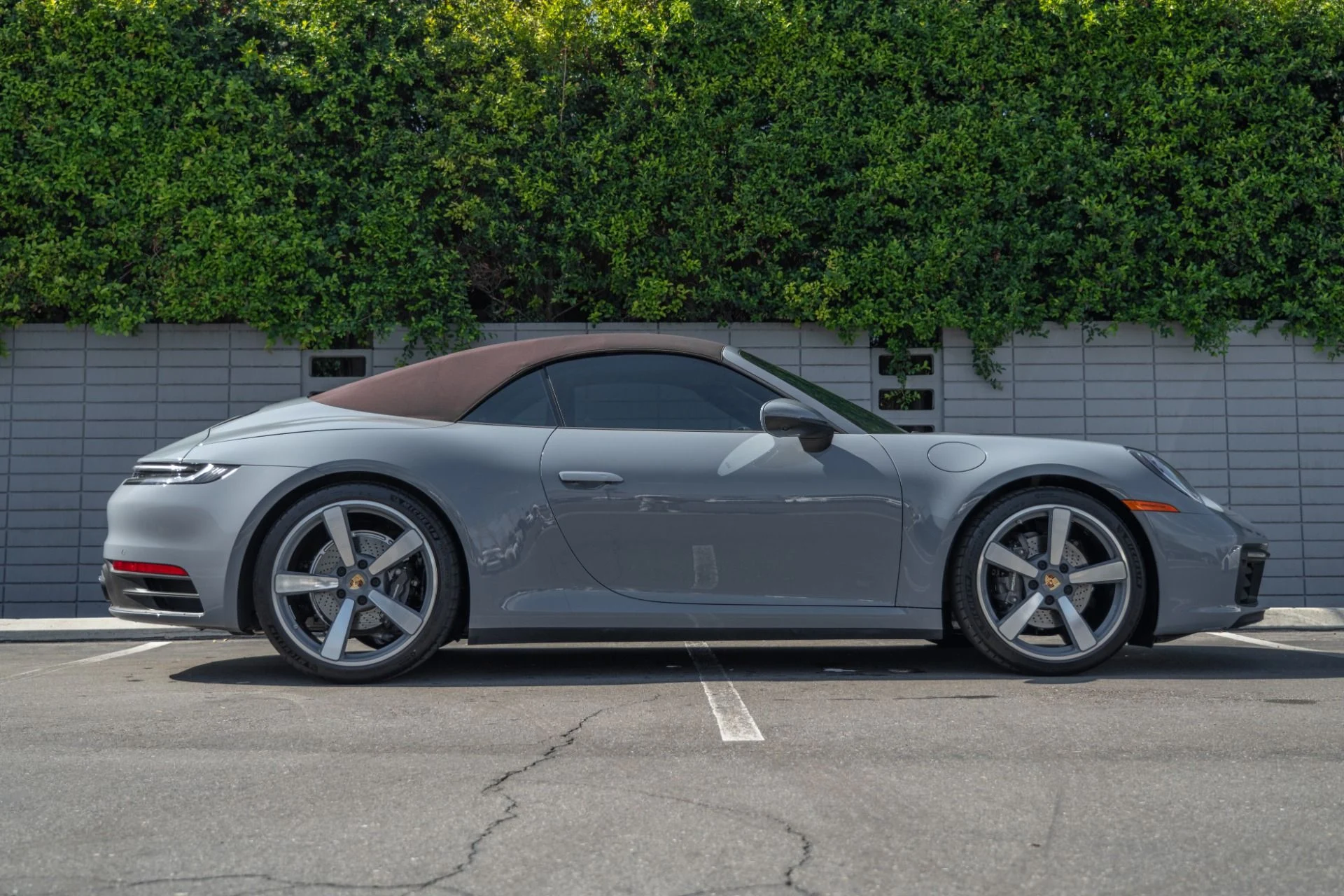 mph006_454660552_Used_2024_Porsche_911_Carrera_1761087383_599aff880d