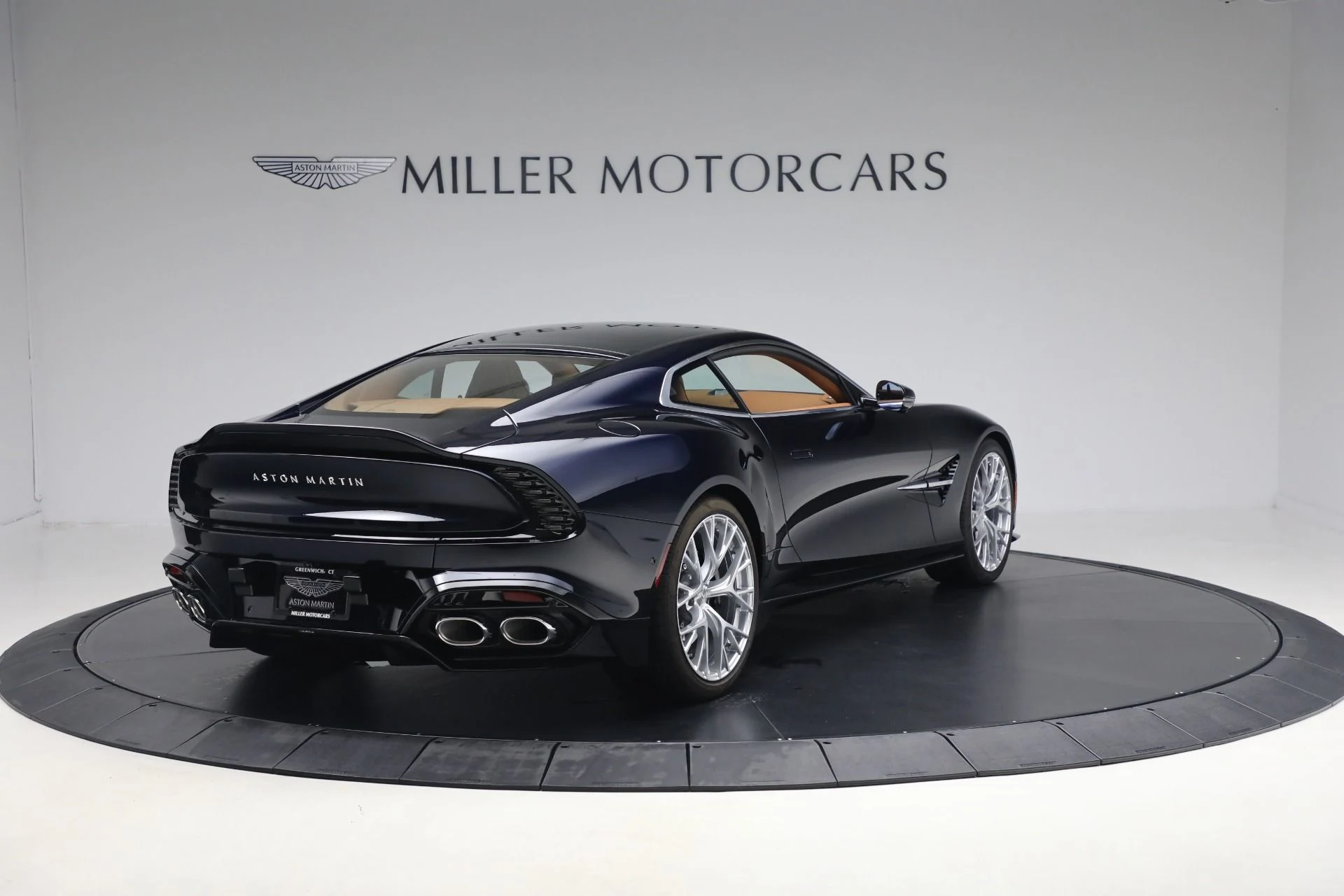 mph006_457169391_New_2026_Aston_Martin_Vanquish_6a74004823