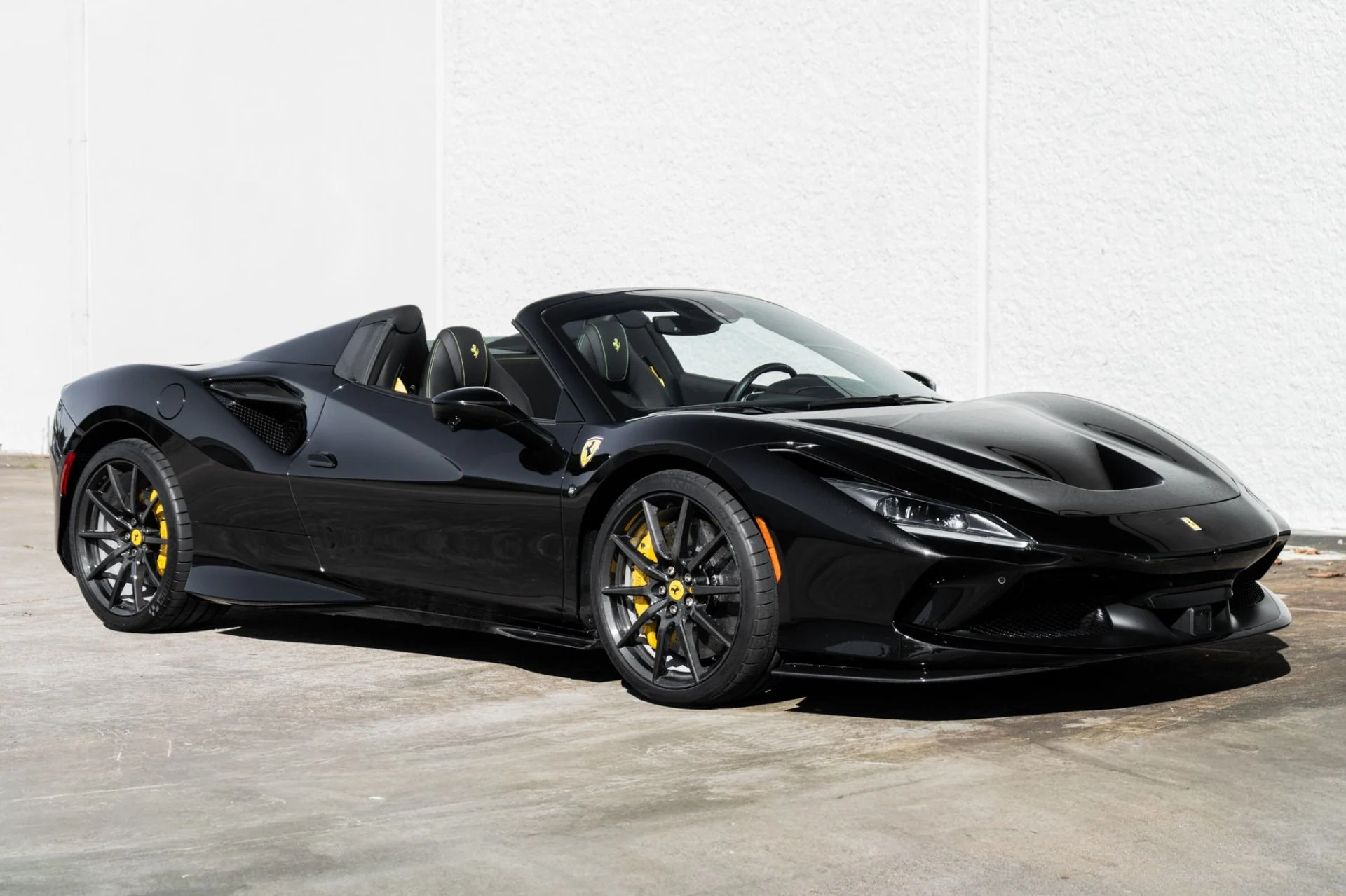 mph006_47575984_Used_2022_Ferrari_F8_Spider_1791584435_e699a4222e