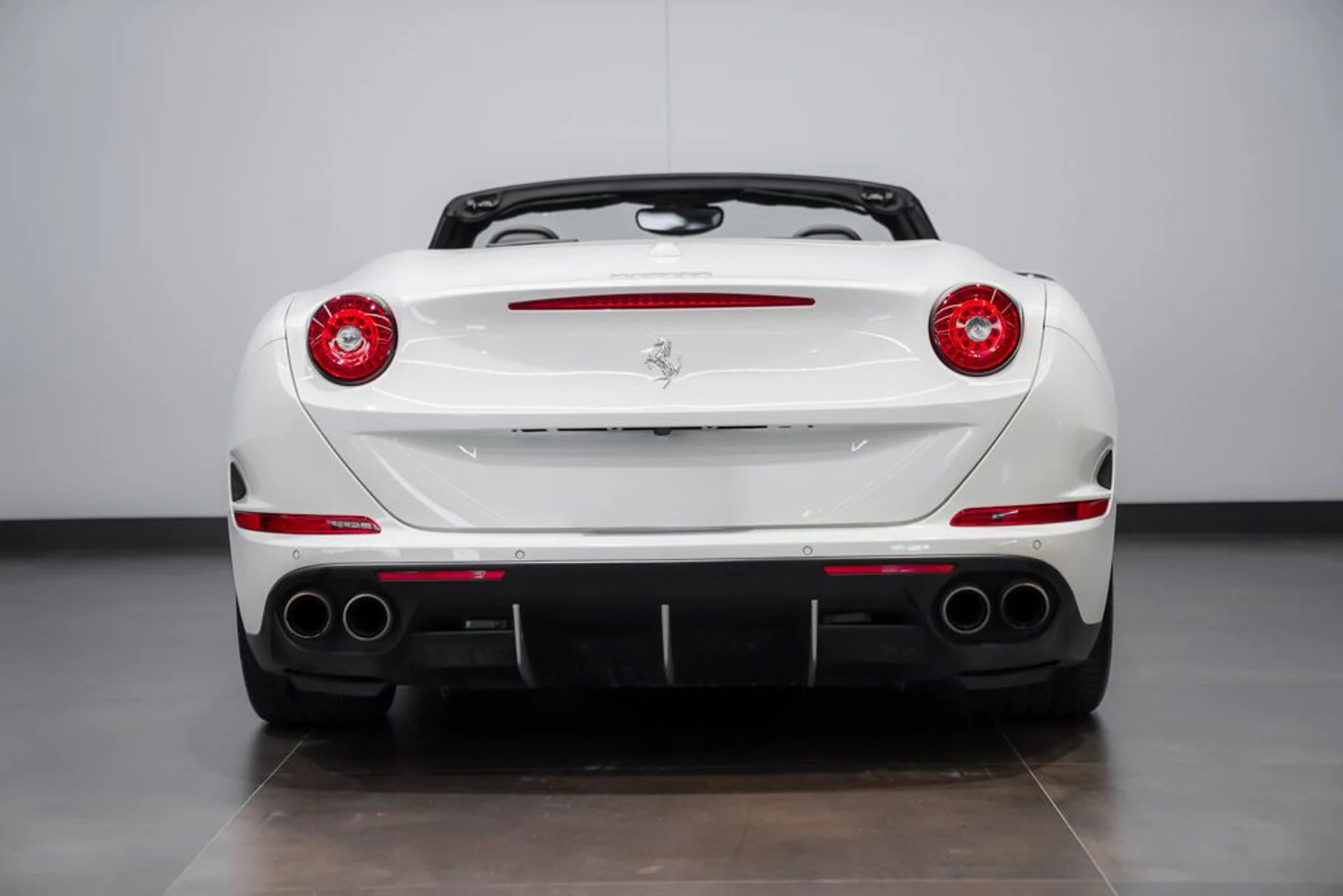 mph006_487776978_ferrari_california_2015_jpg_v_1773863537_5892946d50