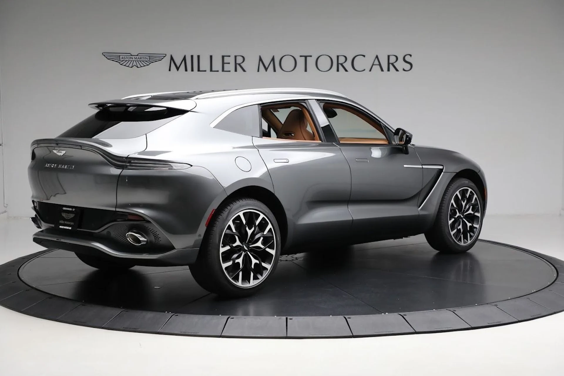 mph006_487981927_Used_2024_Aston_Martin_DBX_1712693701_9df0ef6826