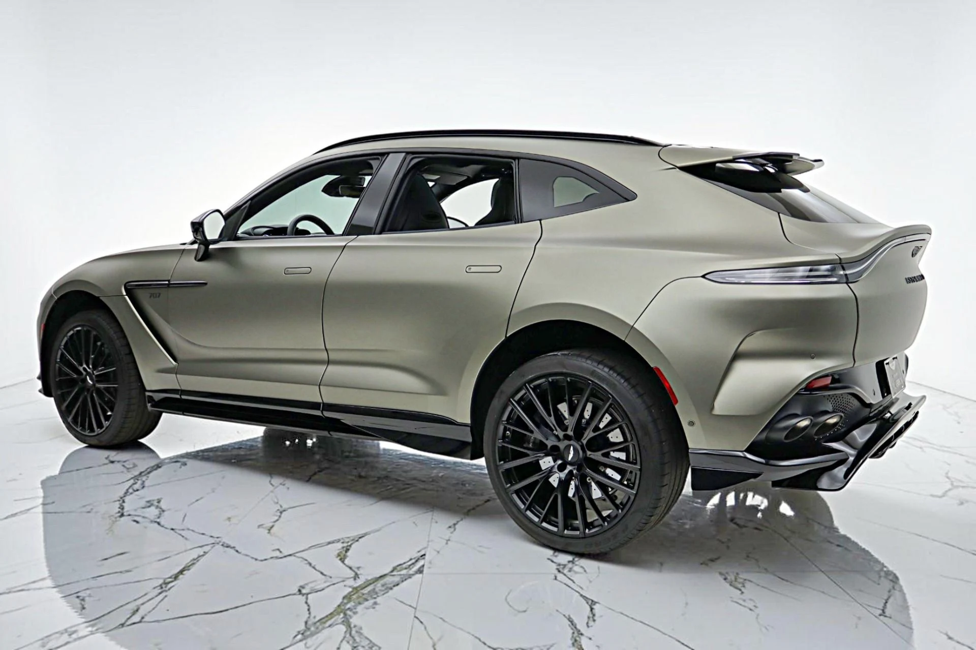 mph006_493117938_Used_2023_Aston_Martin_DBX_707_5f9d42a5c4