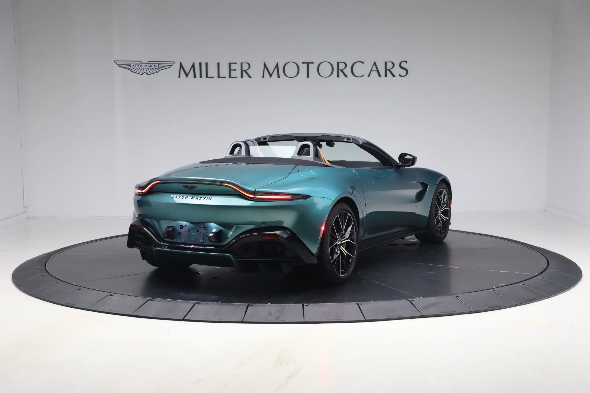 mph006_494282069_Used_2023_Aston_Martin_Vantage_V8_1791917155_acaf586f7a