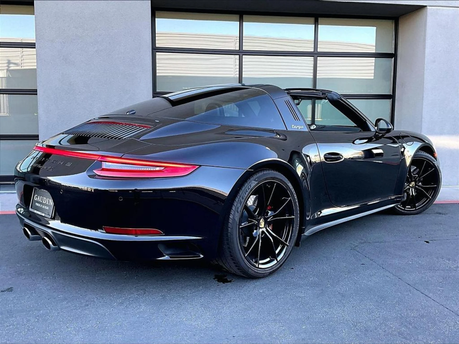 mph006_495049199_Pt_U8_Vd_BL_8pwvg3a_USB_Odbr_Mw2_R0_3c0335959e