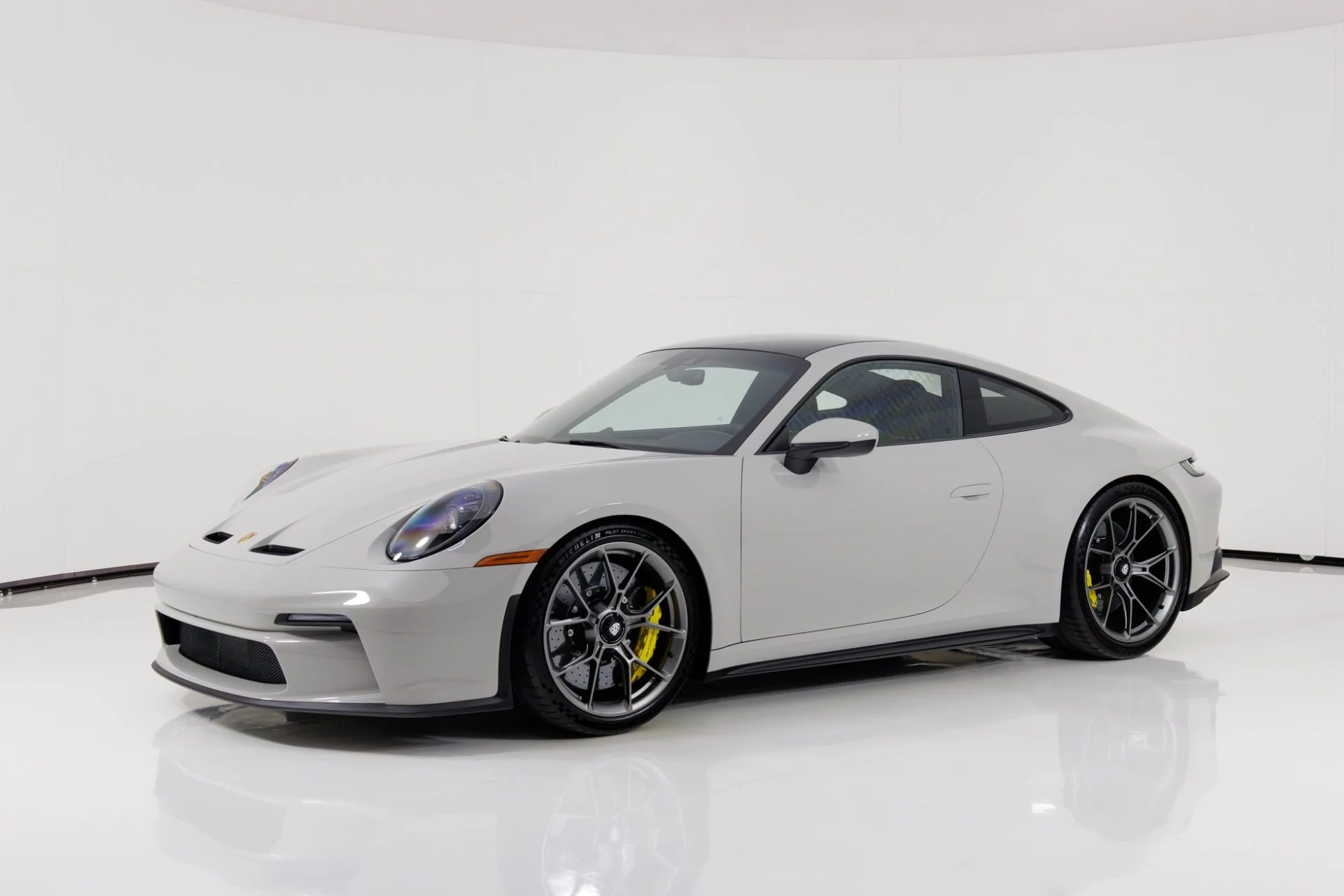 mph006_496026092_Used_2024_Porsche_911_GT_3_Touring_1767999905_d4ee6a75ad