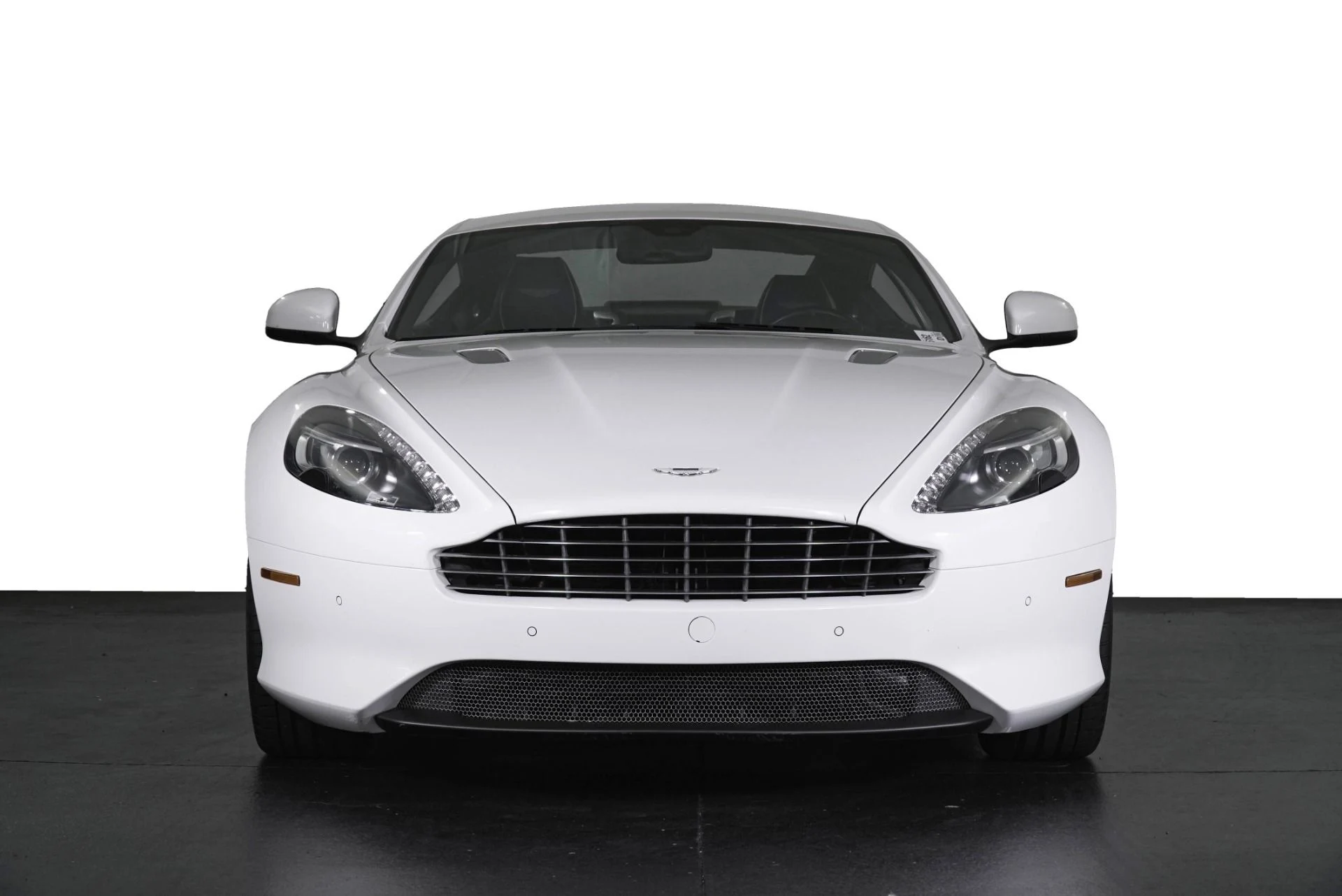 mph006_522864347_Used_2015_Aston_Martin_DB_9_1781892981_e697aa70c5