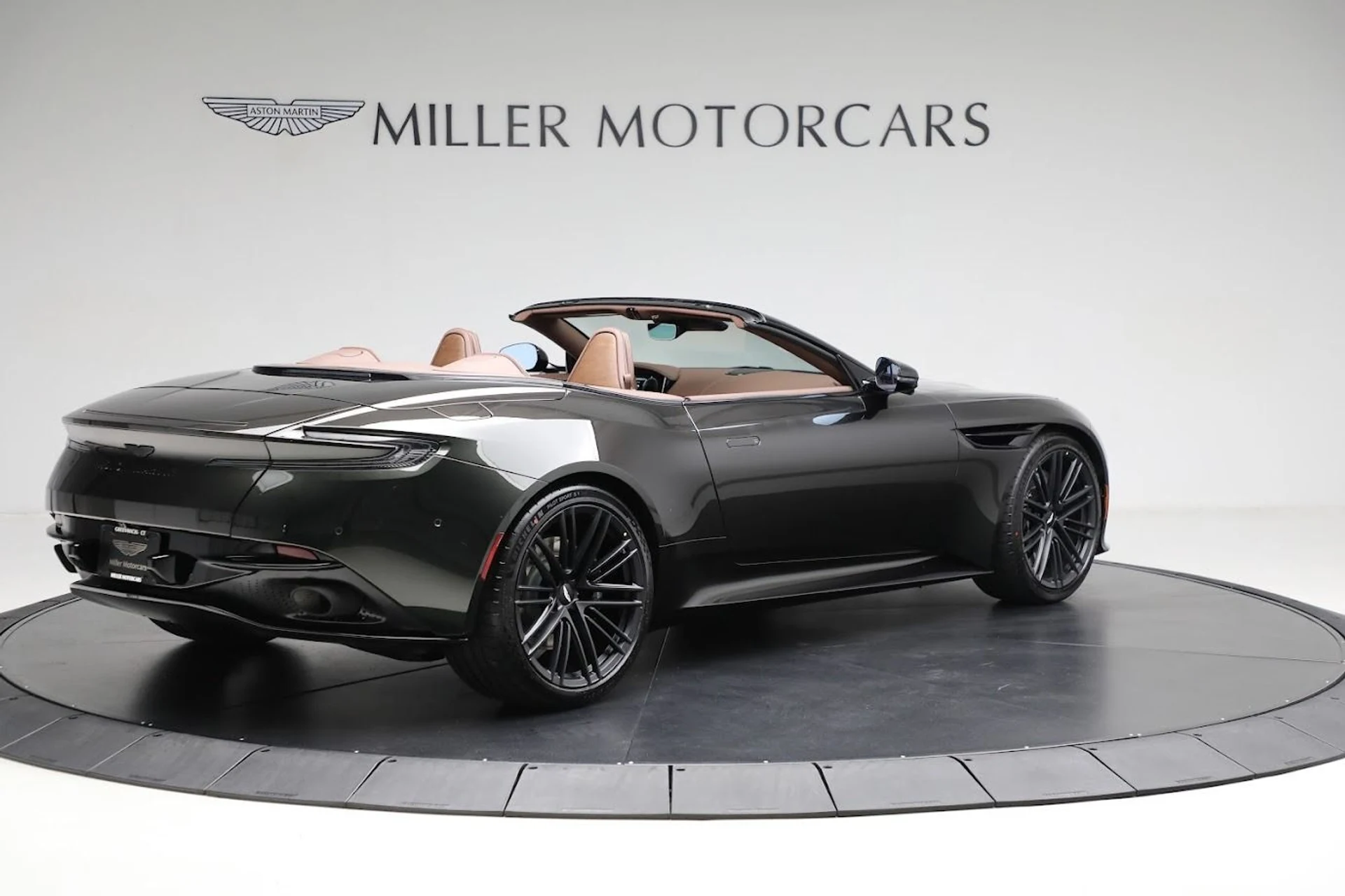 mph006_536637686_Used_2024_Aston_Martin_DB_12_Volante_5f86d01686