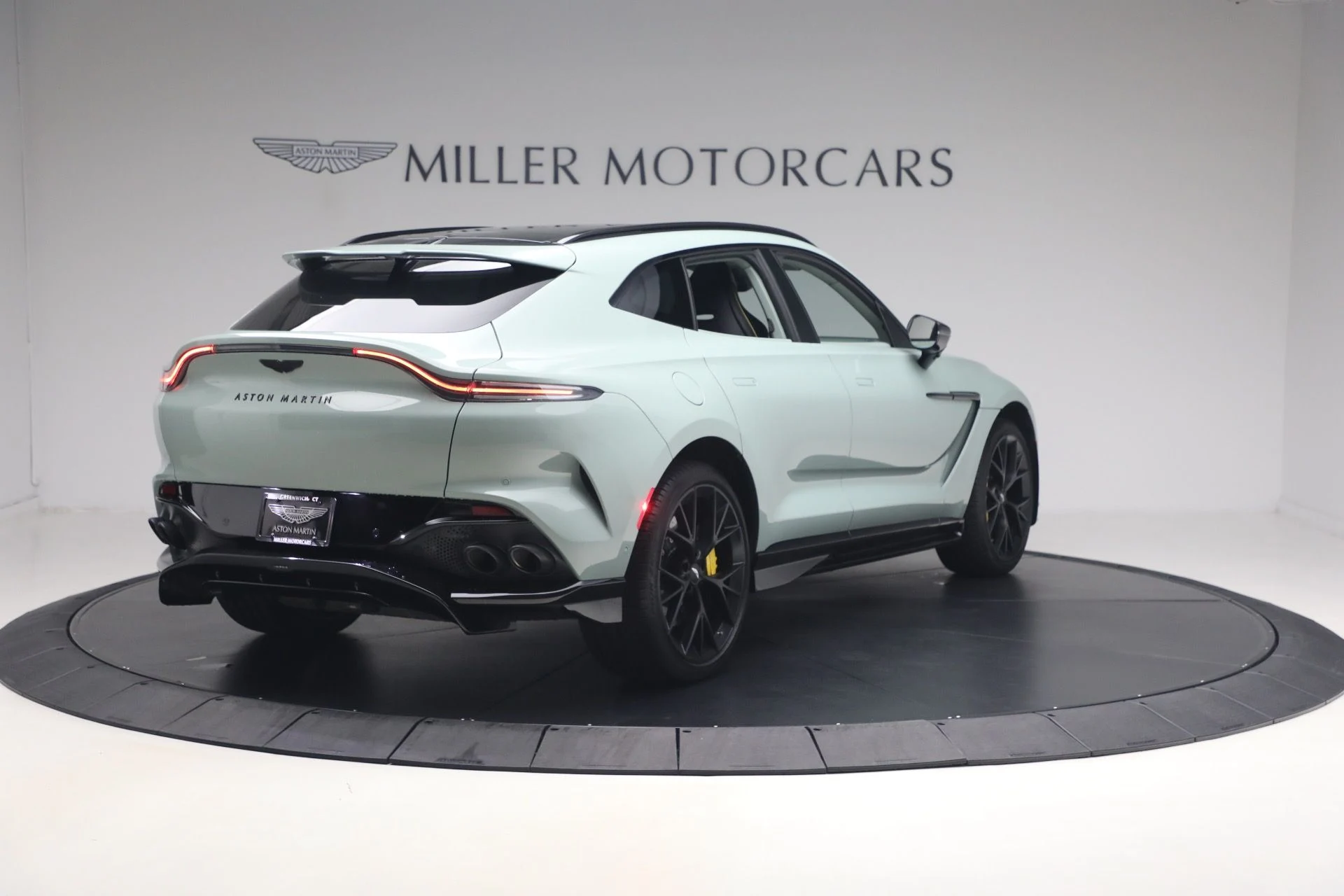 mph006_544341411_Used_2025_Aston_Martin_DBX_707_1782571061_b0eab99591